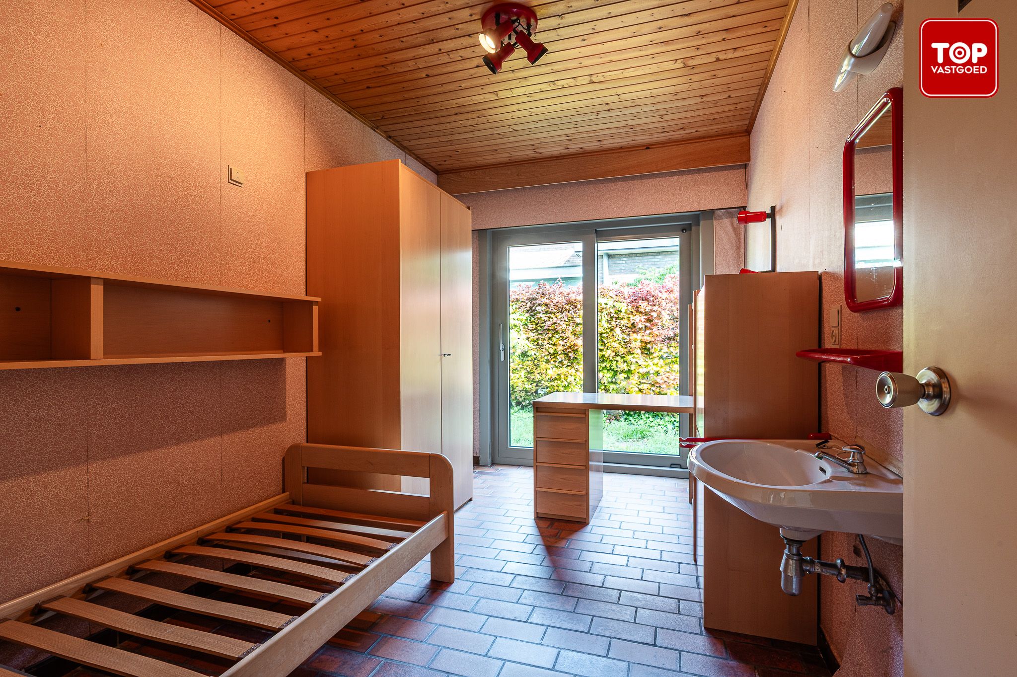 Ruime jaren zeventig villa in Mariakerke-Kolegem foto 20