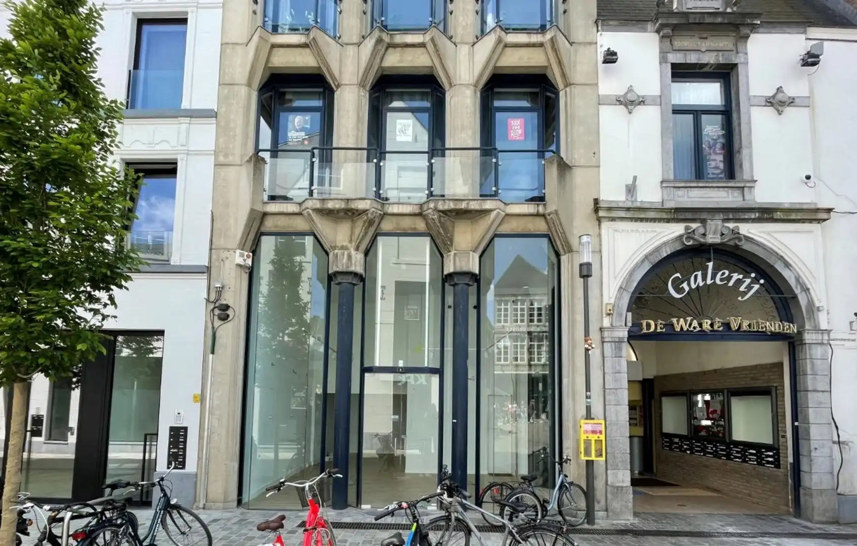 Handelspand te huur in hartje centrum Hasselt foto {{pictureIndex}}