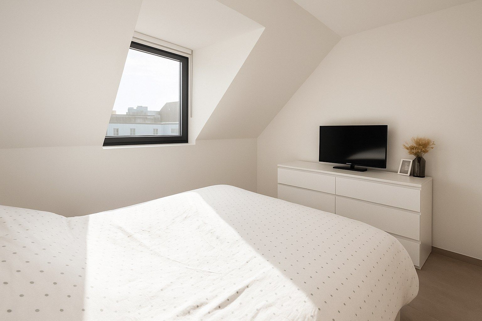 RECENT INSTAPKLAAR APPARTEMENT MET 2 SLPKS | 2 TERRASSEN EN GARAGE IN HARTJE PITTEM foto 11