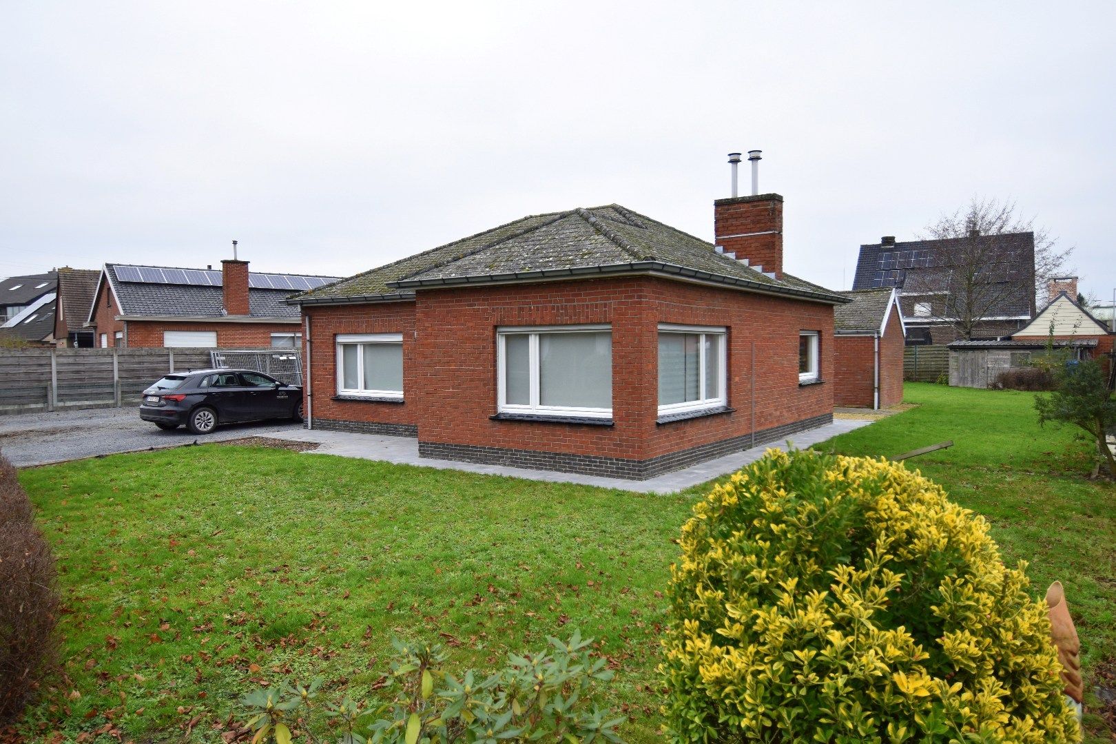 Bouwgrond (bouwen van een villa) van 1.062 m² te koop op rustige ligging vlakbij centrum-Gullegem foto 3