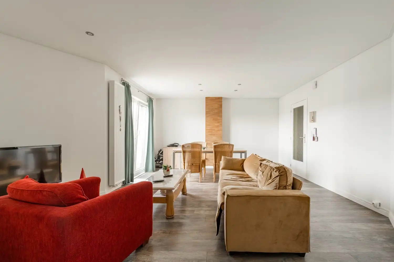Mooi gerenoveerd appartement pal in het centrum van Neerpelt! foto 6