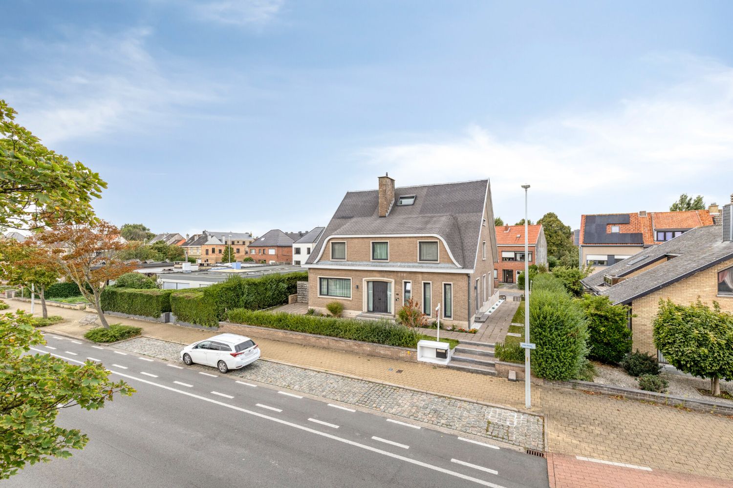 Karaktervolle gerenoveerde statige villa nabij Spuikom te koop foto 2