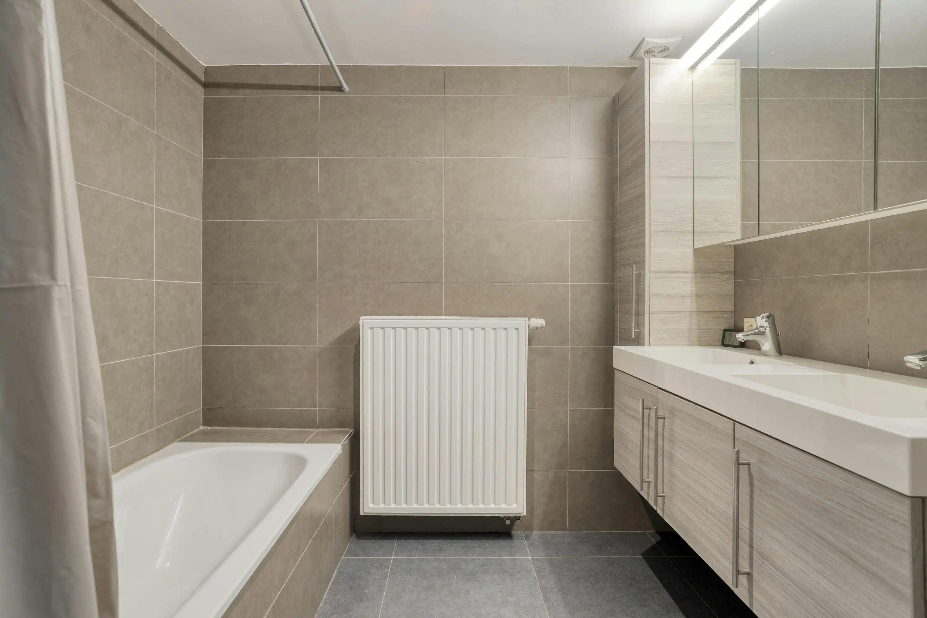 Opbrengsteigendom met 2 appartementen in centrum Oostkamp foto 8
