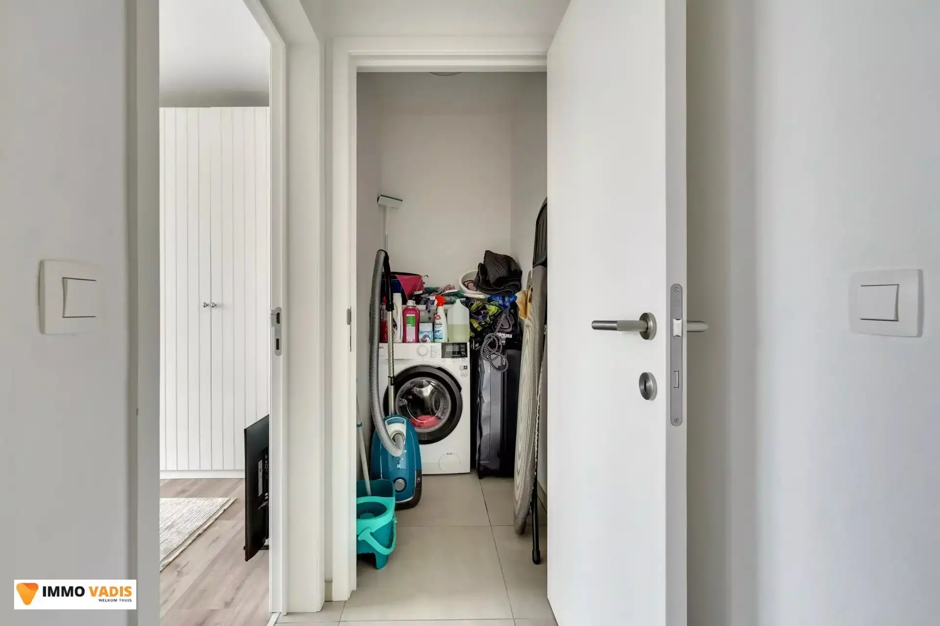 Stijlvol gerenoveerd appartement met 2 slaapkamers, terras en parking foto 7