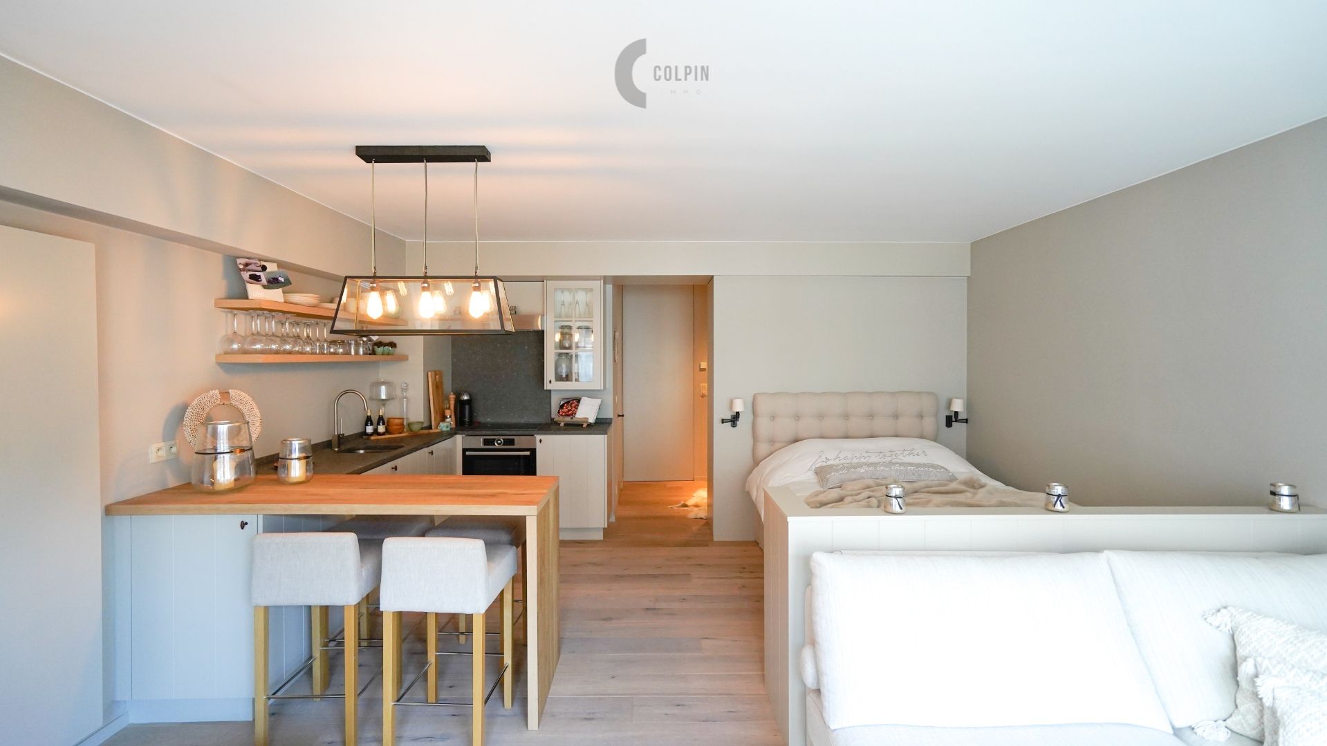 Aangename gemeubelde studio vlakbij de Zeedijk en de Lippenslaan foto 2