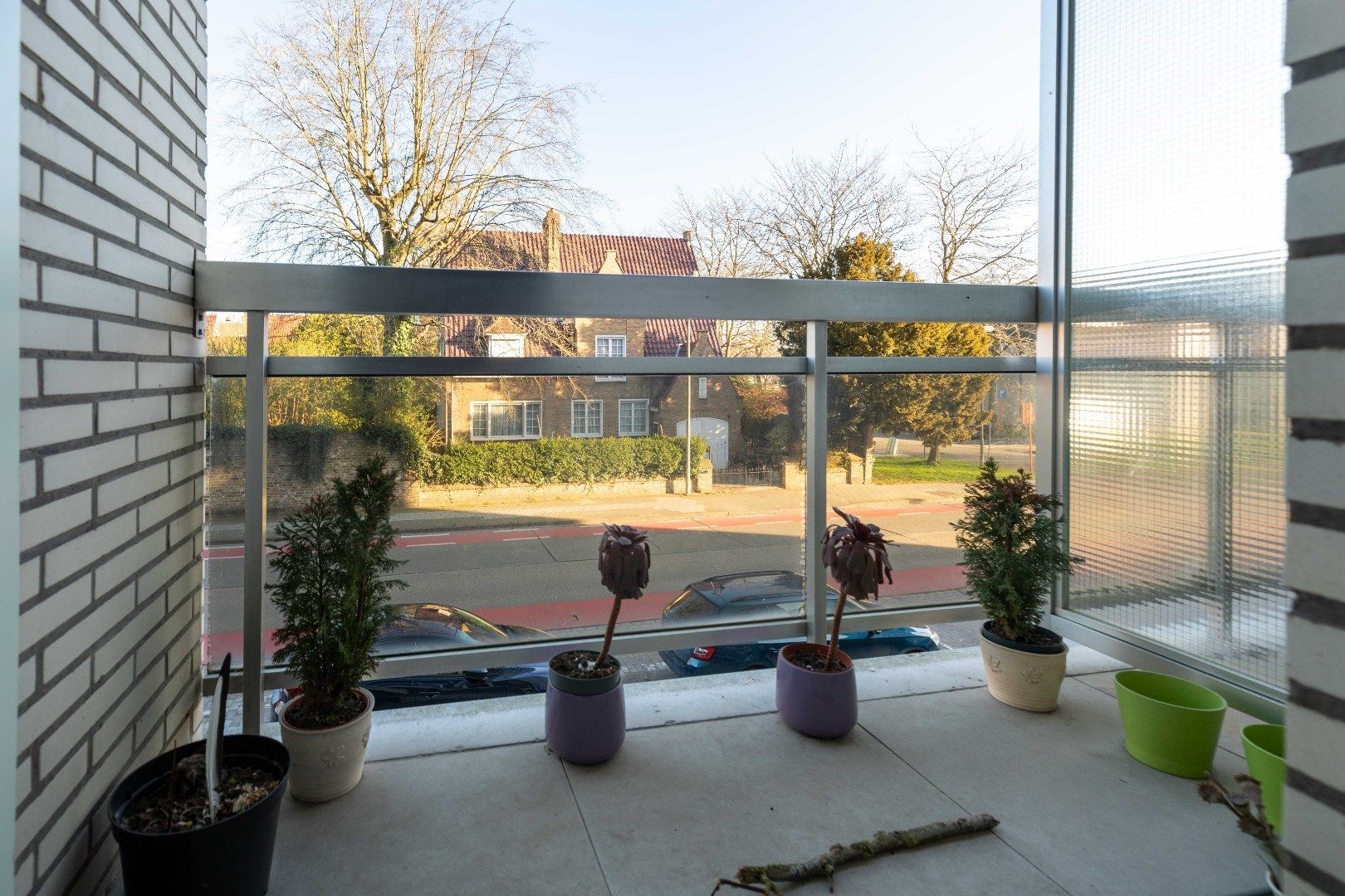 Zéér ruim appartement met open zichten, grote garage en drie slaapkamers te Sint-Andries. foto 6