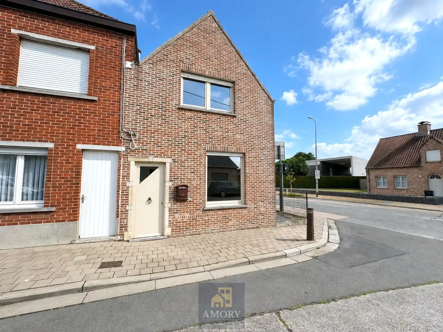 Halfopen woning met dubbele garage foto {{pictureIndex}}