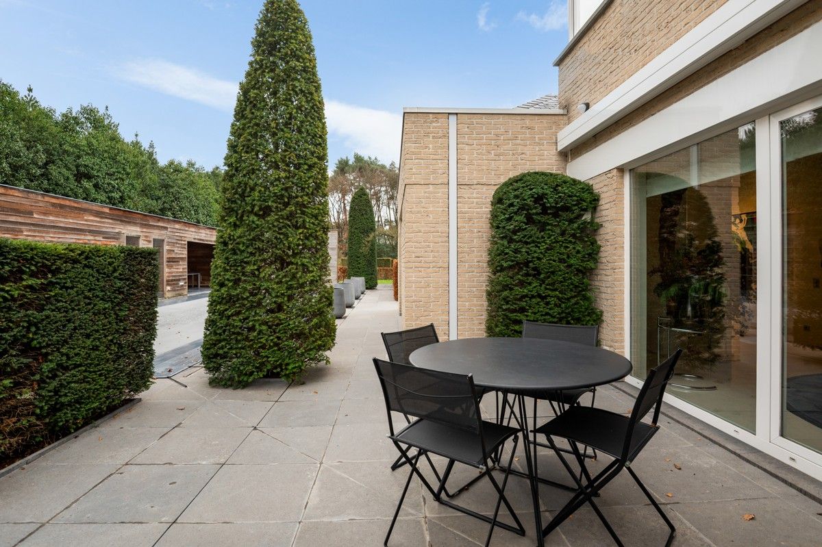 Uitzonderlijke villa op 3451 m² met 5 slaapkamers omgeven door groen. foto 24