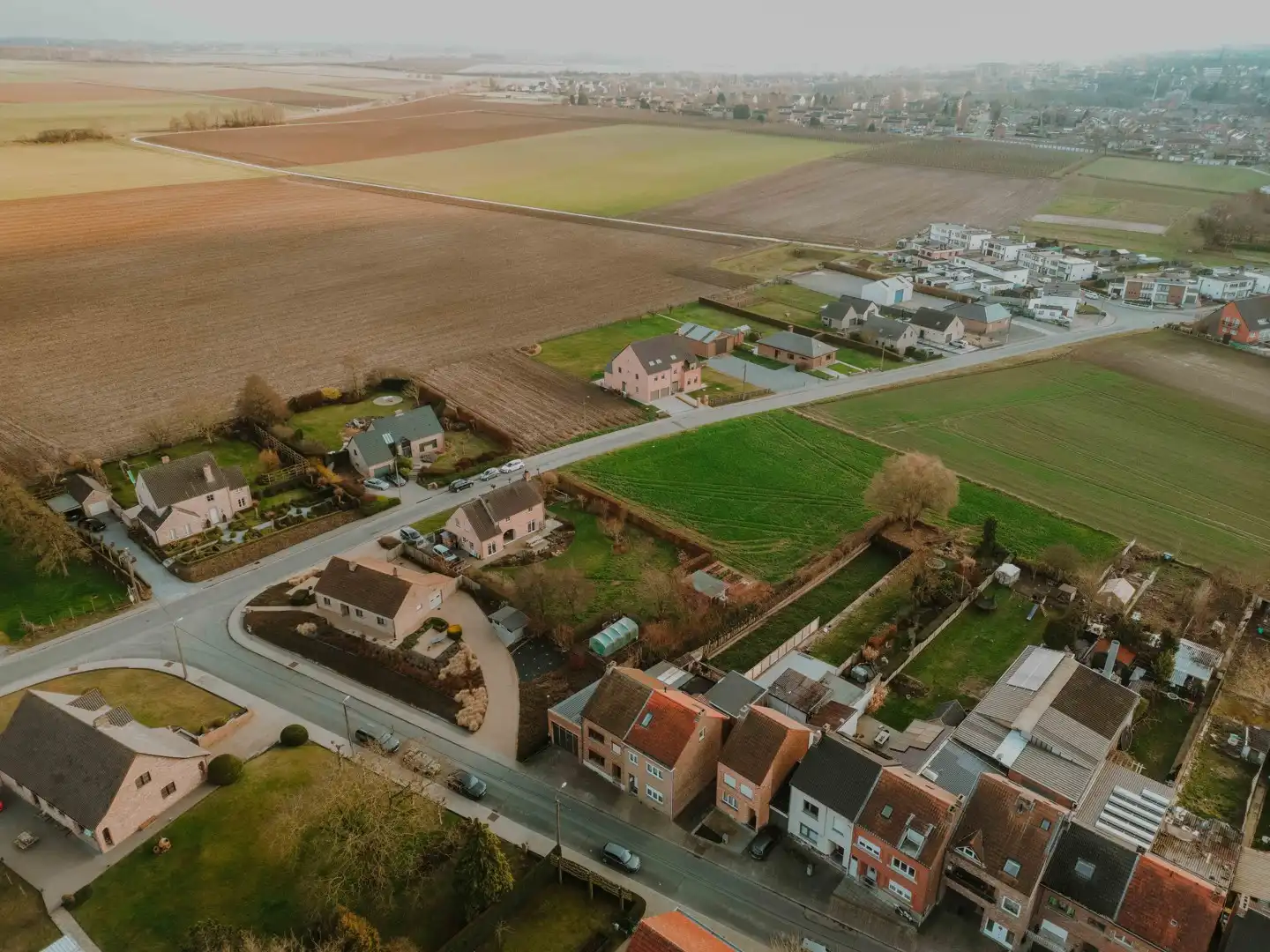 Rustig gelegen woning met 4 slaapkamers foto {{pictureIndex}}