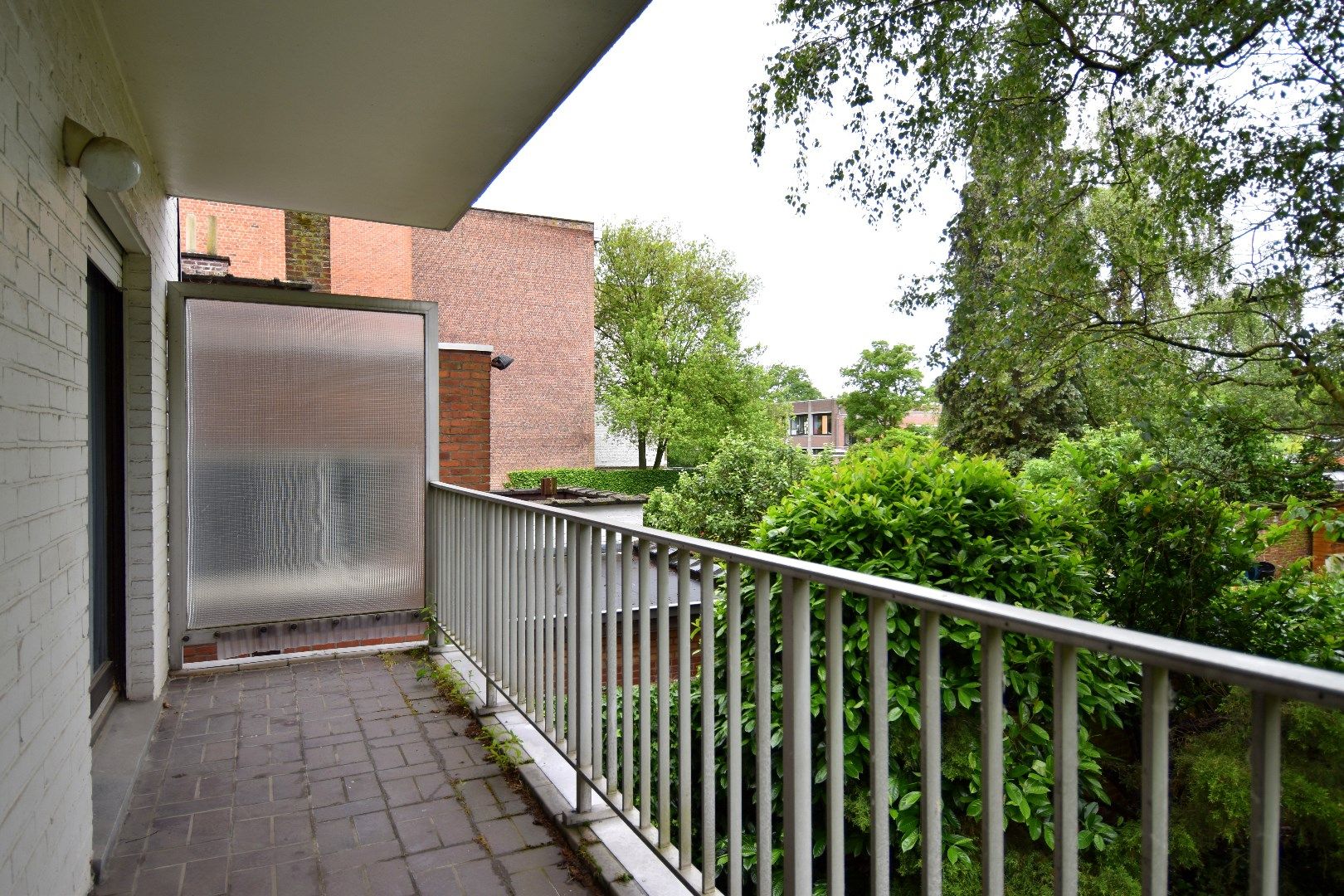 Instapklaar appartement met 2 slaapkamers, 2 terrassen en ruime kelderberging te koop centrum-Kortrijk foto 15