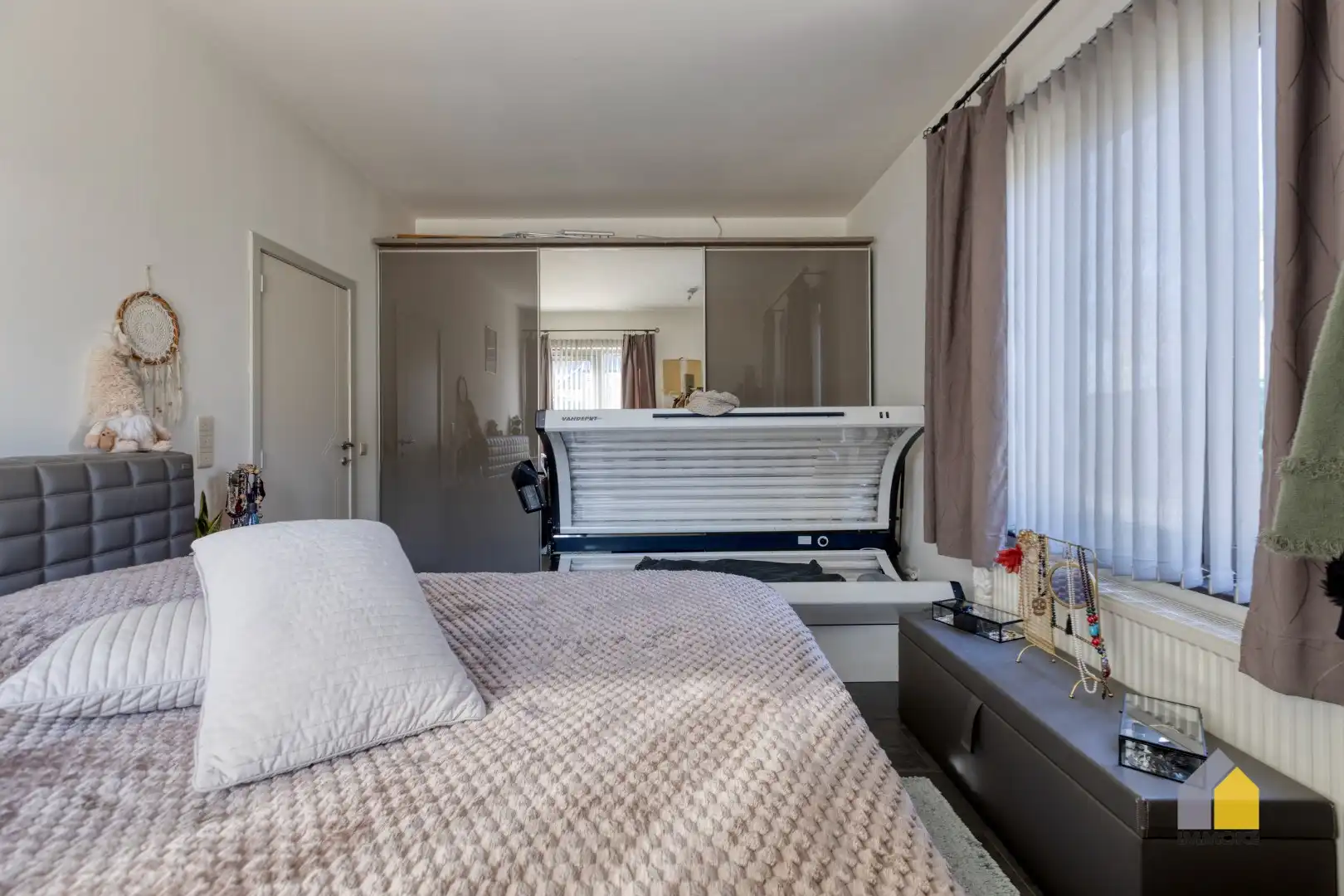 Gelijkvloers appartement (91 m²) in centrum met 1 slpk en parking. foto 9