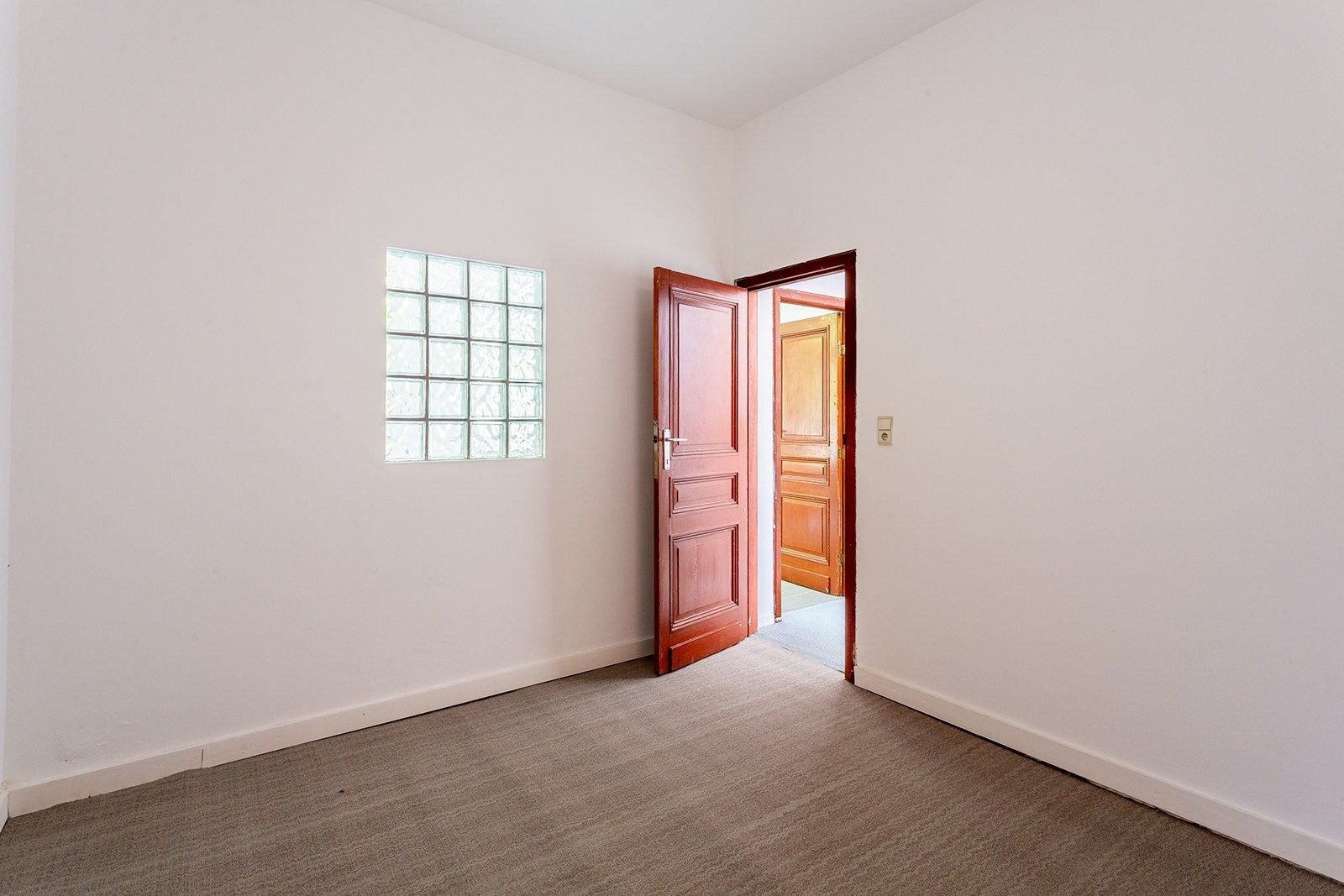 Woning met 6 slaapkamers, volledig naar eigen smaak renoveren foto 11