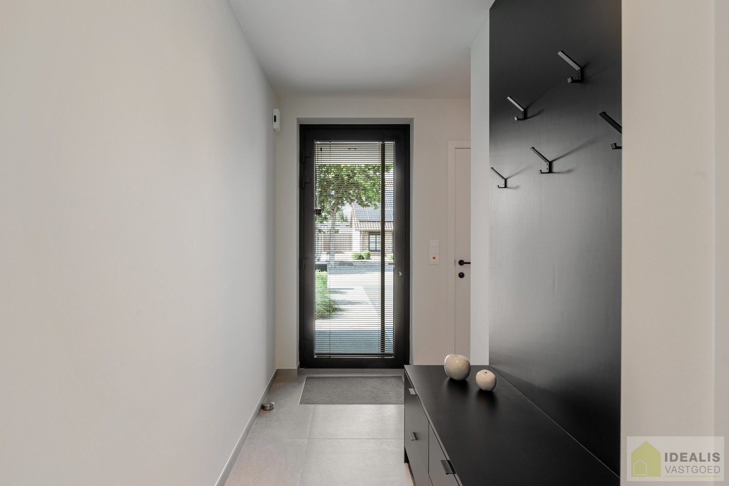 PRACHTIGE, PERFECT ONDERHOUDEN EN MODERN OPGETROKKEN WONING MET EEN HEERLIJK LICHTRIJKE WOONKAMER MET OPEN KEUKEN, 3 SLAAPKAMERS, 2 BADKAMERS VOORZIEN VAN ALLE COMFORT foto 13
