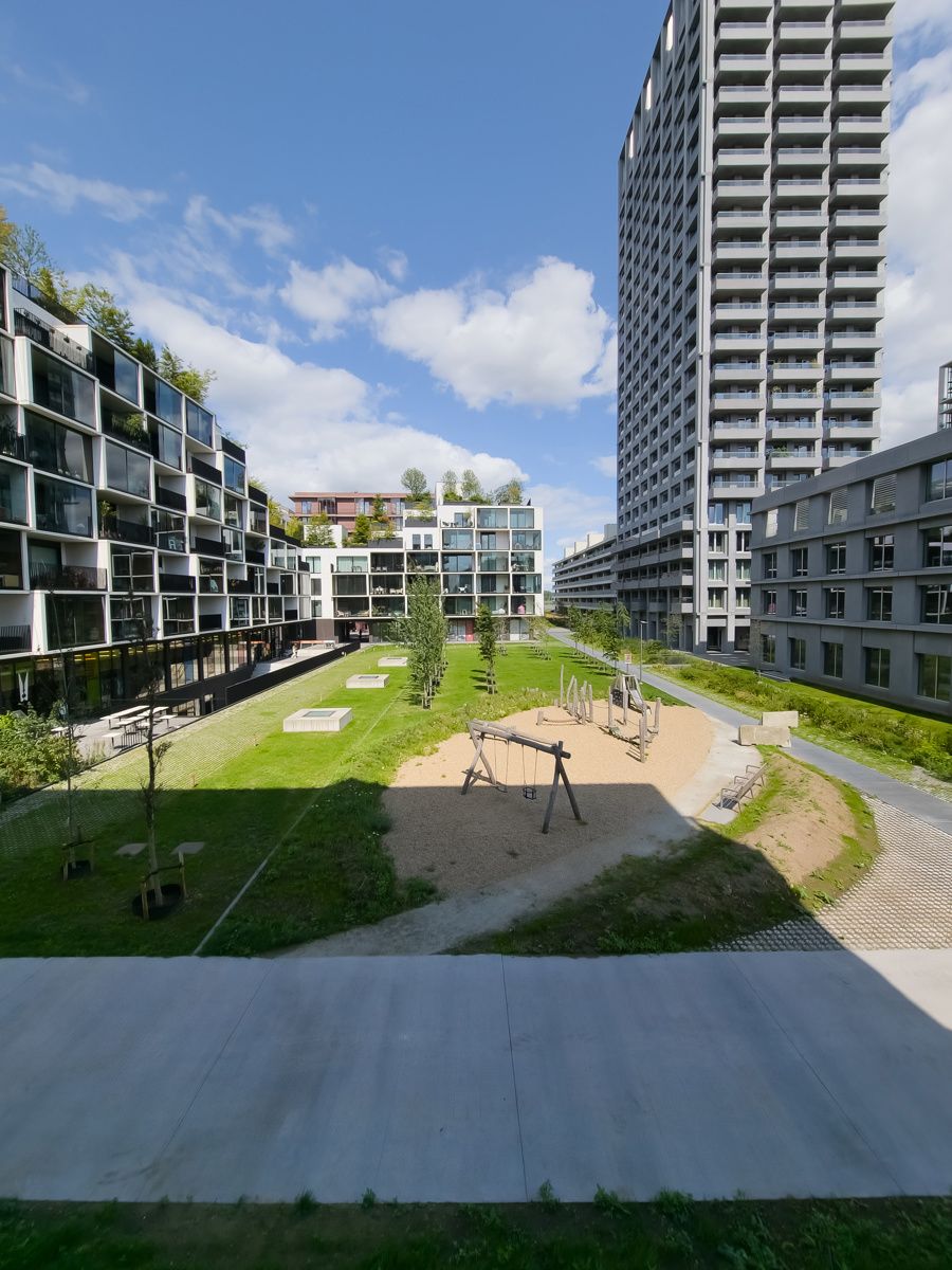 Ongemeubeld 2 slpk (of 1 bureau) app. met mooi terrras foto 4