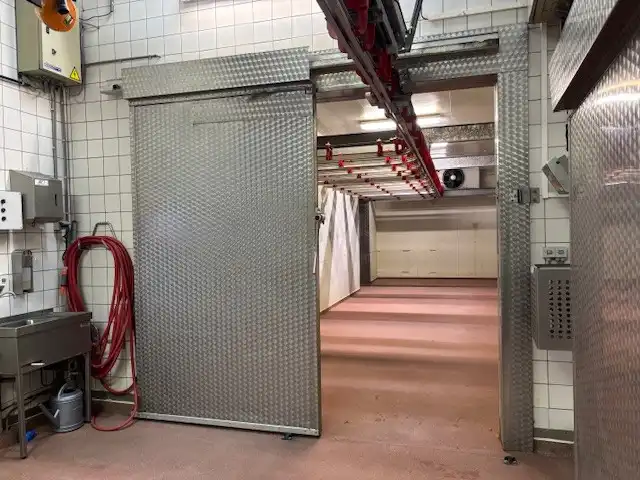 Gelijkvloerse koel- en handelsruimtes met laad- en loskade foto 22