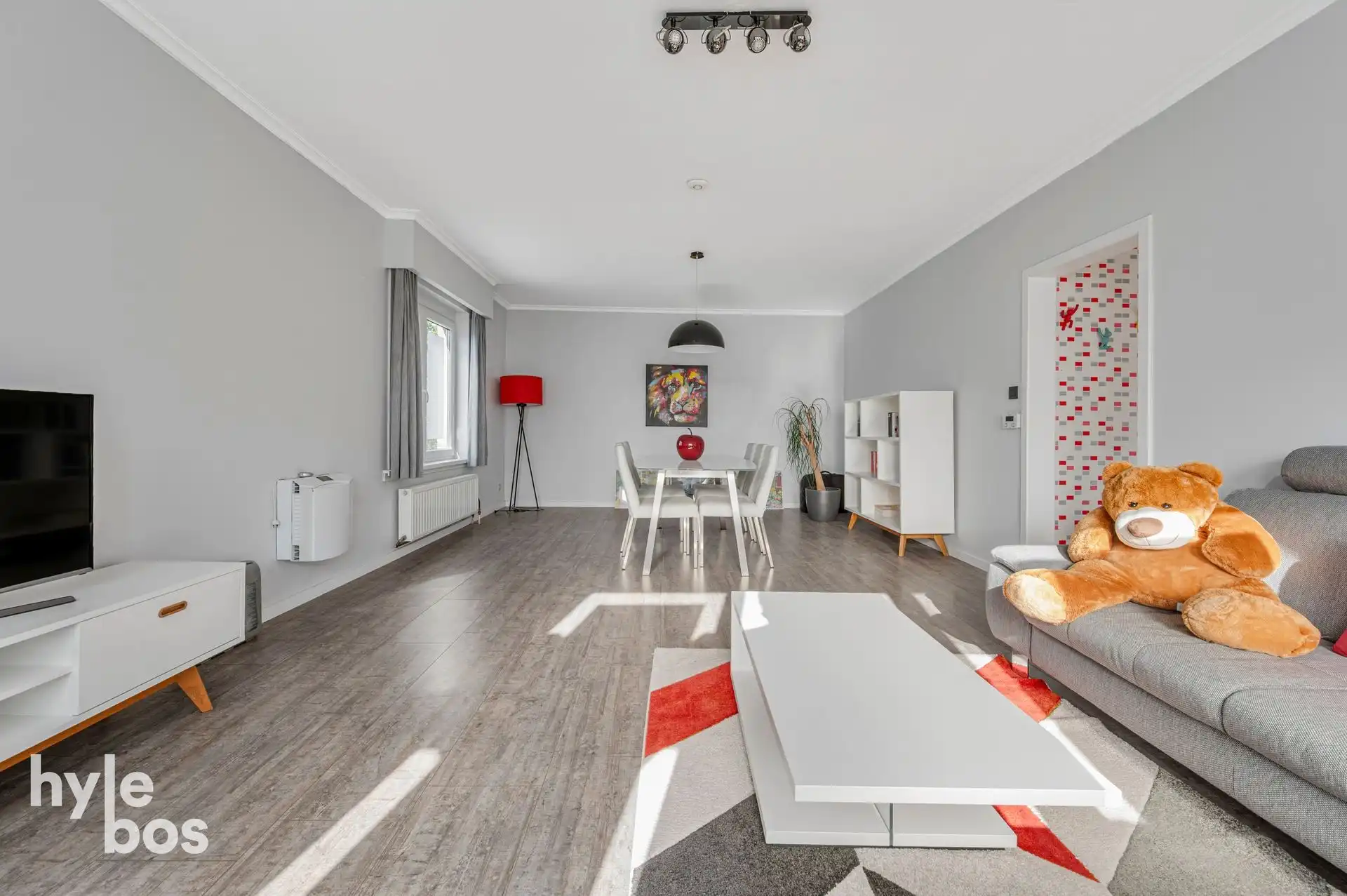 Ruim lichtrijk hoekappartement met garage foto 6