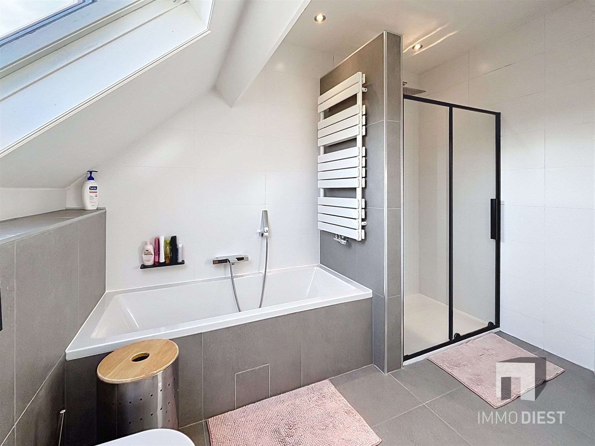 Perfecte gezinswoning in doodlopende straat met 3slpks en een mooie tuin foto 36