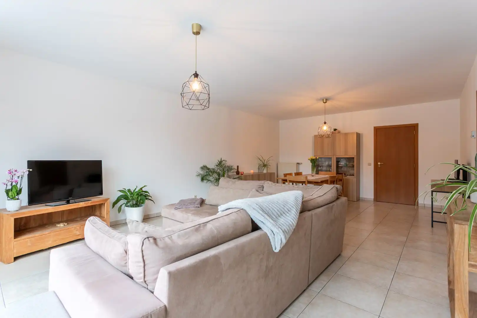 Instapklaar gelijkvloers appartement met 2 slaapkamers, garagebox en ruim terras (35 m²) aan TOP ligging in Halle foto 5