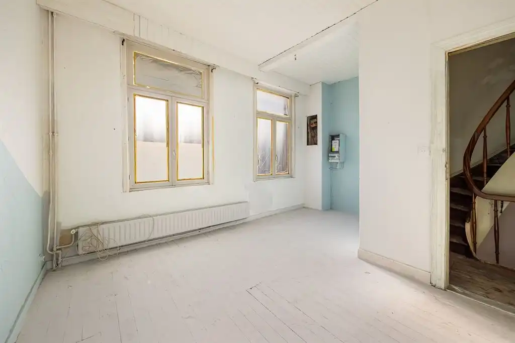 Te renoveren woning met grote tuin foto 14