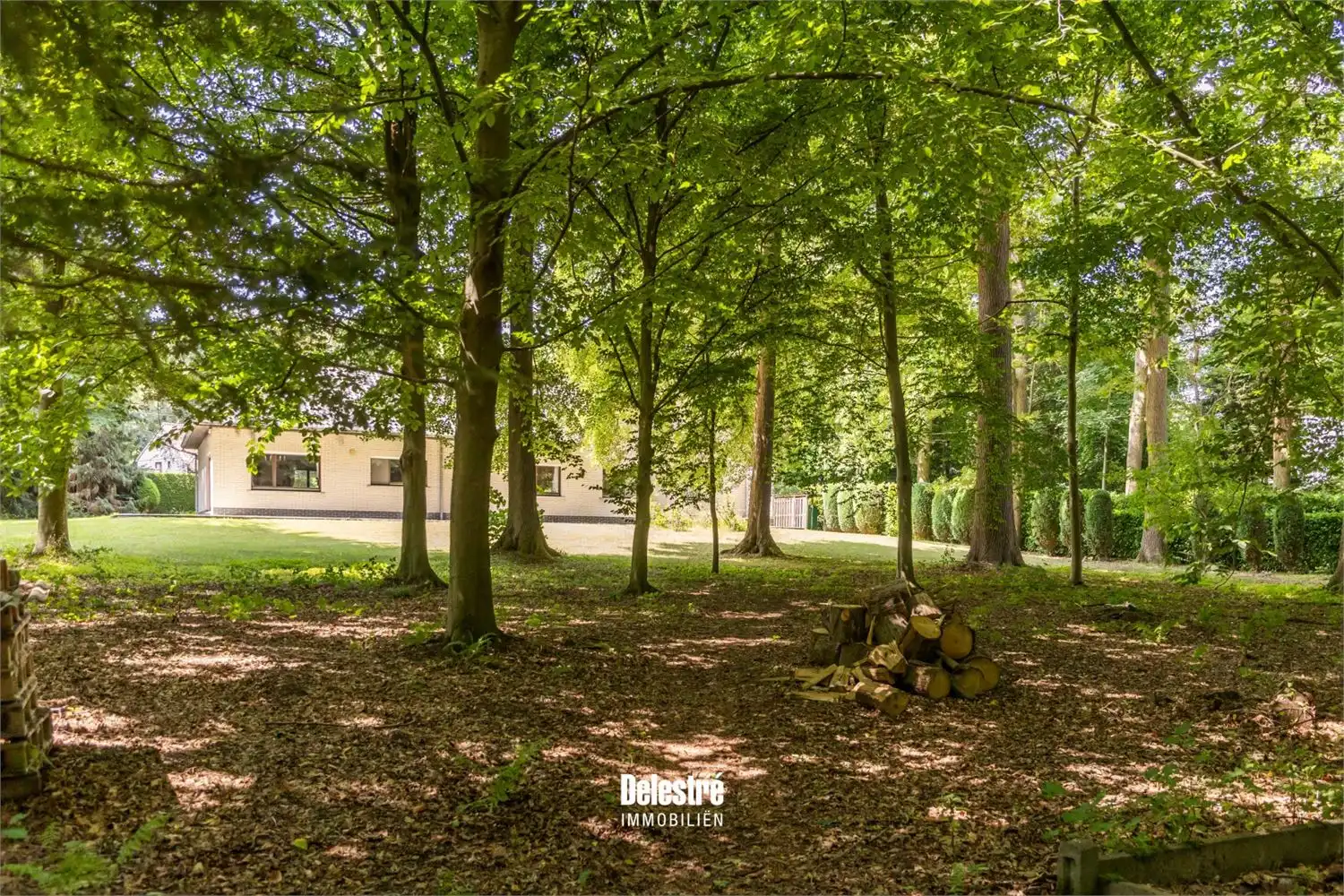 ** IN OPTIE ** TIJDLOZE VILLA OP 3.317 M2 BOIS DE STRIHOUX foto 7