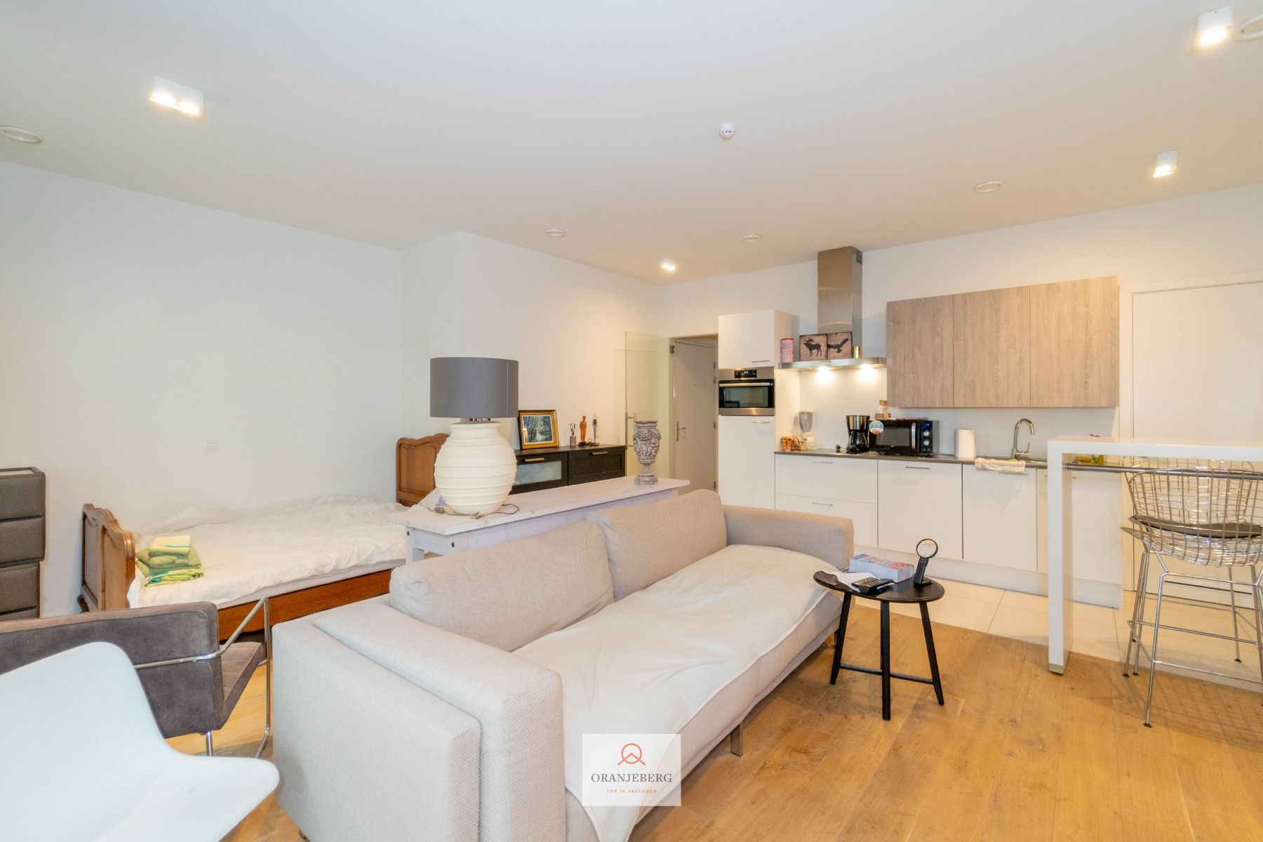 Moderne gelijkvloerse studio met terras te Gent foto 11