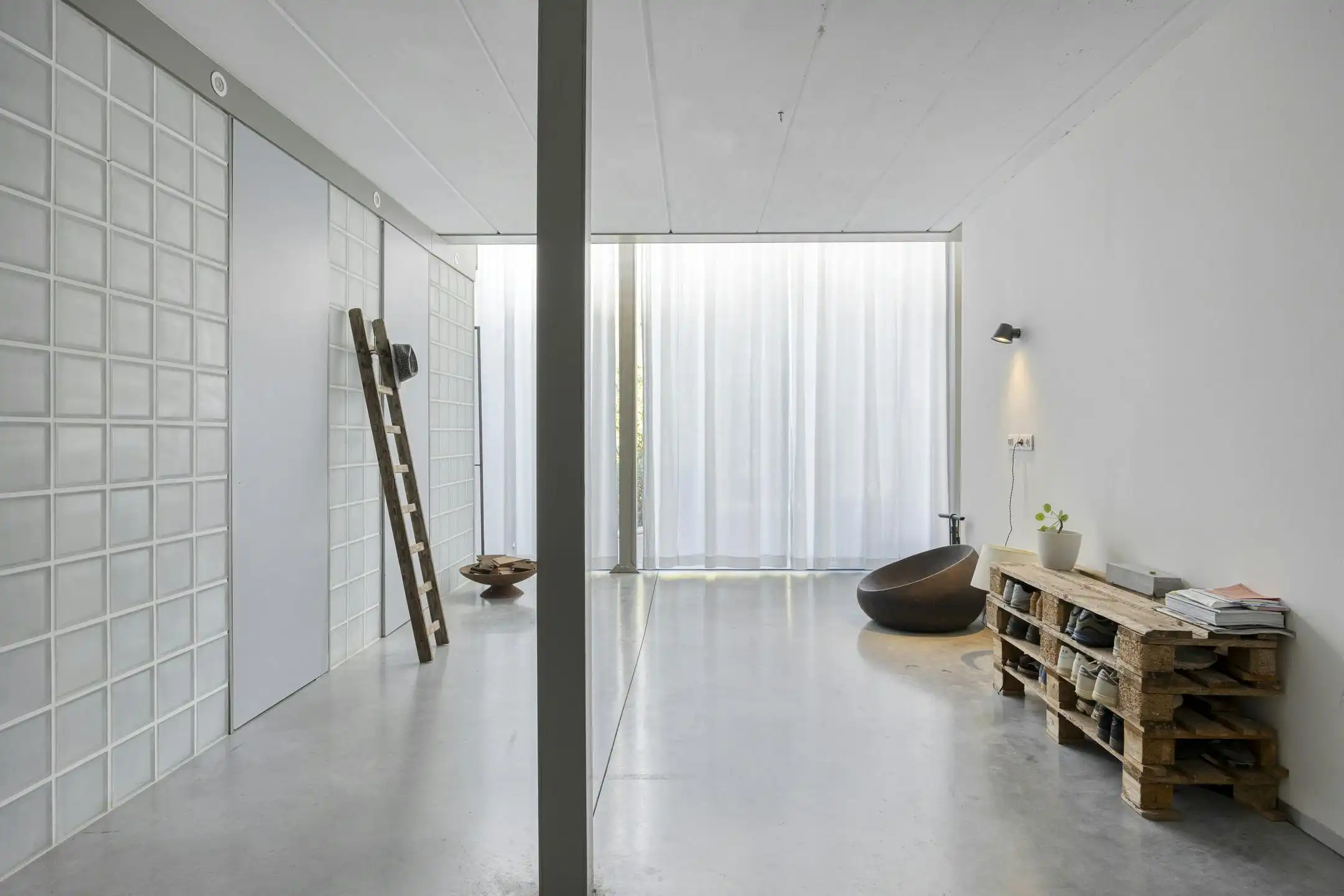 Unieke loft met binnentuin en parking te Sint-Kruis (Brugge) foto 11