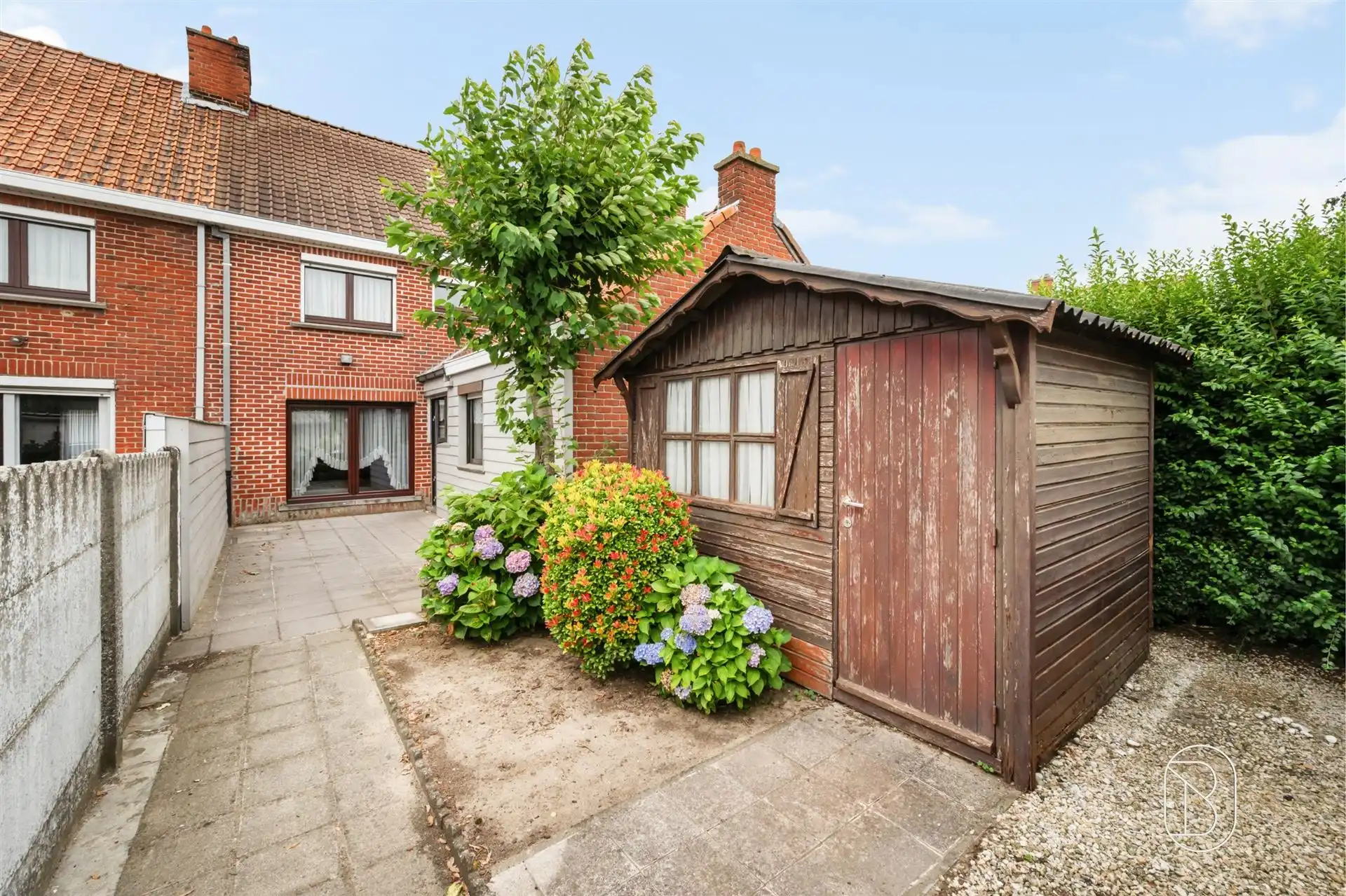 Woning met garage en uitweg in Oostrozebeke foto 5