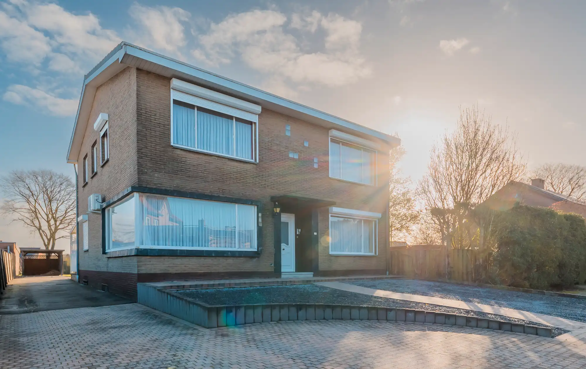 Hoofdfoto van de publicatie: TE KOOP: Renovatiewoning met 5 slk en/of beroep aan huis op toplocatie in Gruitrode