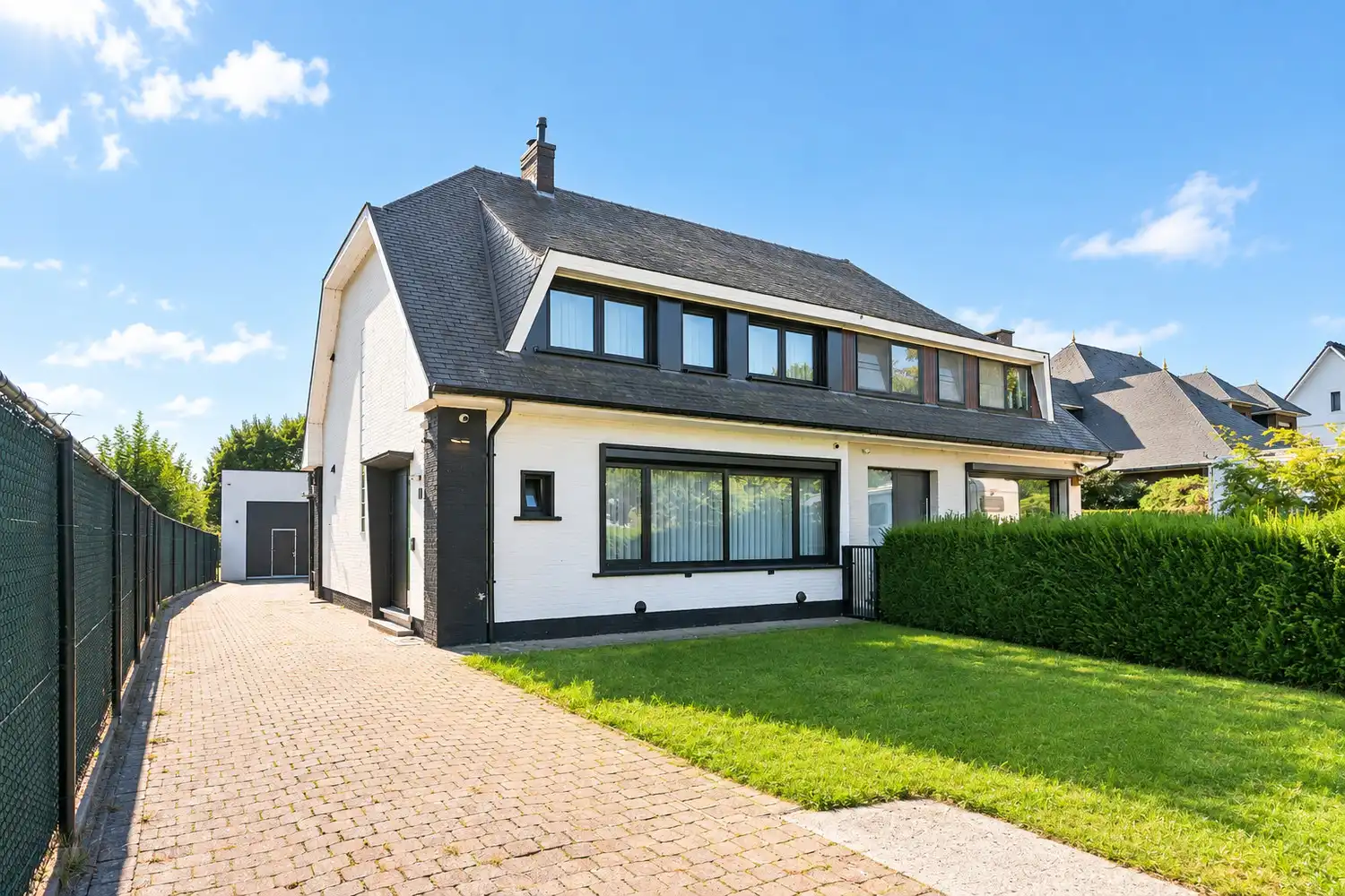 GERENOVEERDE WONING MET MAGAZIJN! foto {{pictureIndex}}