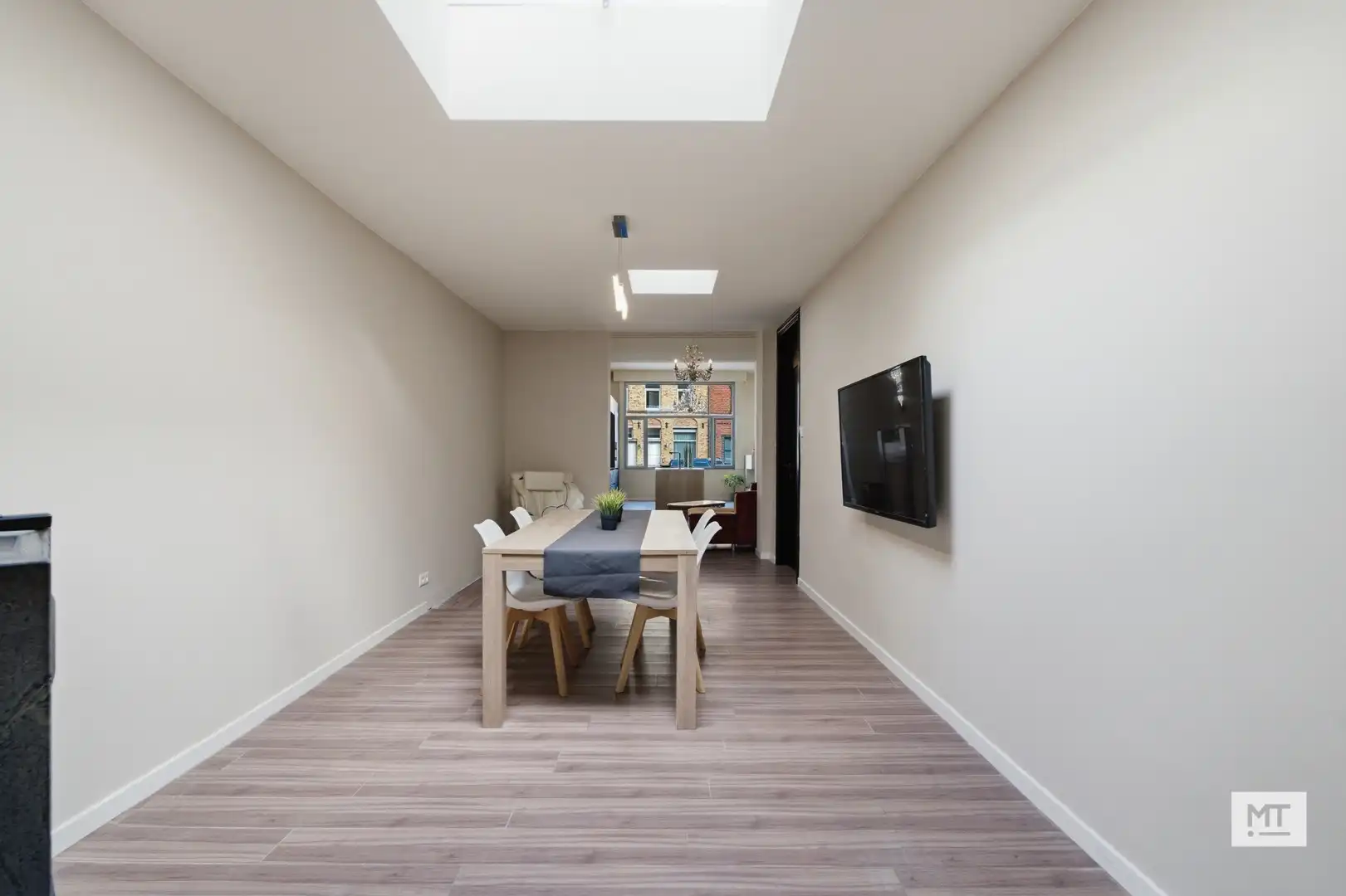 Bijzonder ruime herenwoning te koop in het centrum van Ieper foto 7