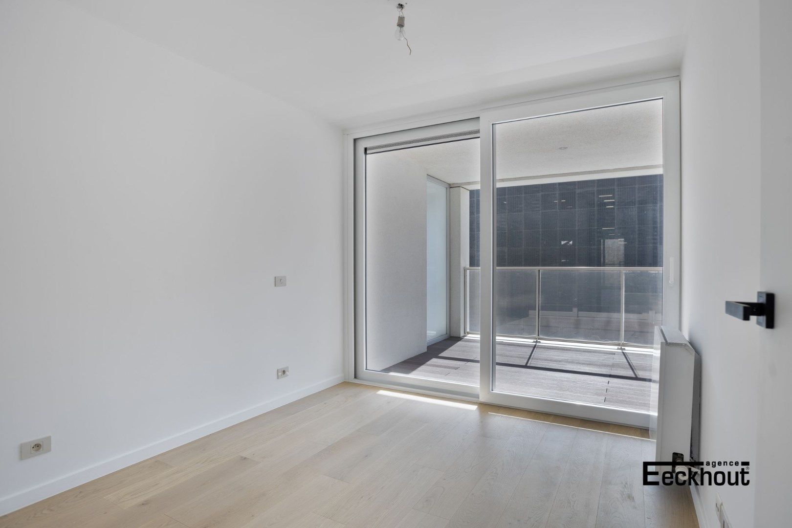 Luxe hoek-appartement met grote zonneterrassen rondom en vlakbij de zeedijk van Mariakerke! foto 14