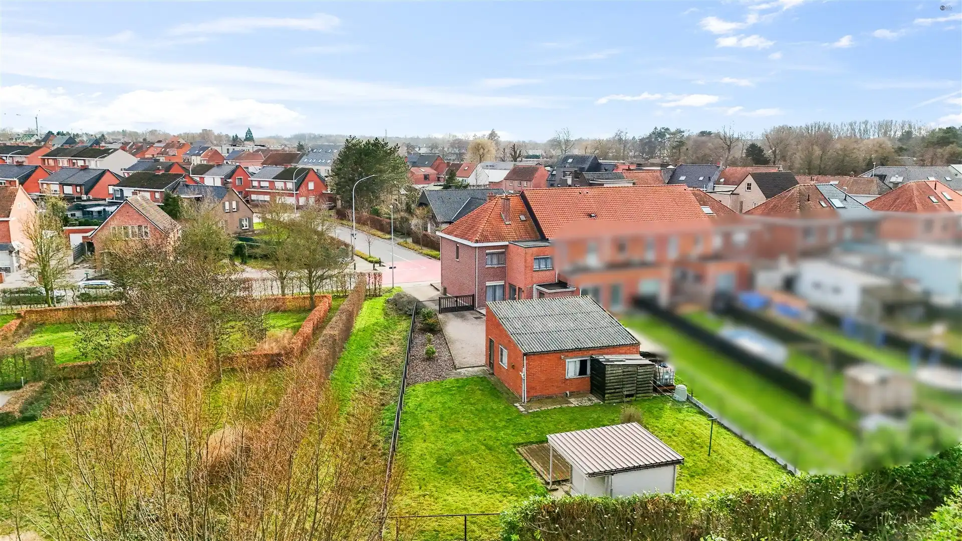 Half open bebouwing met dubbele garage en prachtig uitzicht foto 4