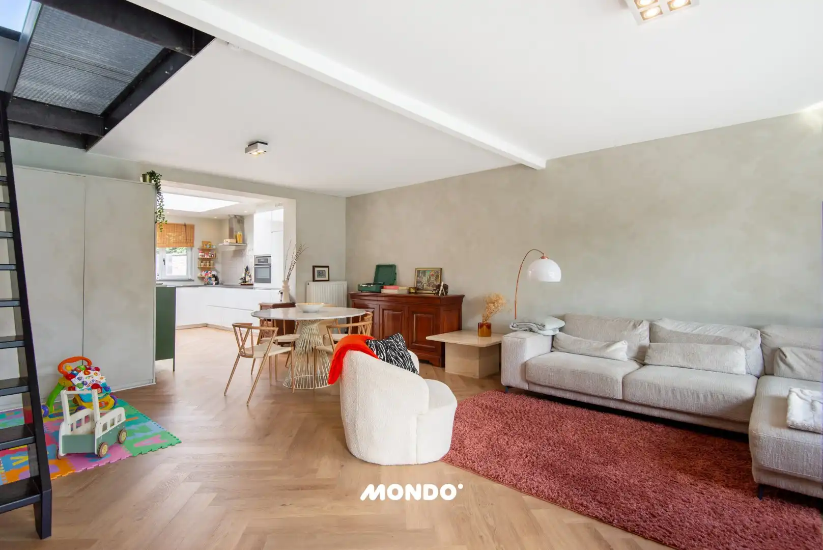 Instapklare halfopen woning met zonnige westgerichte tuin! foto 3