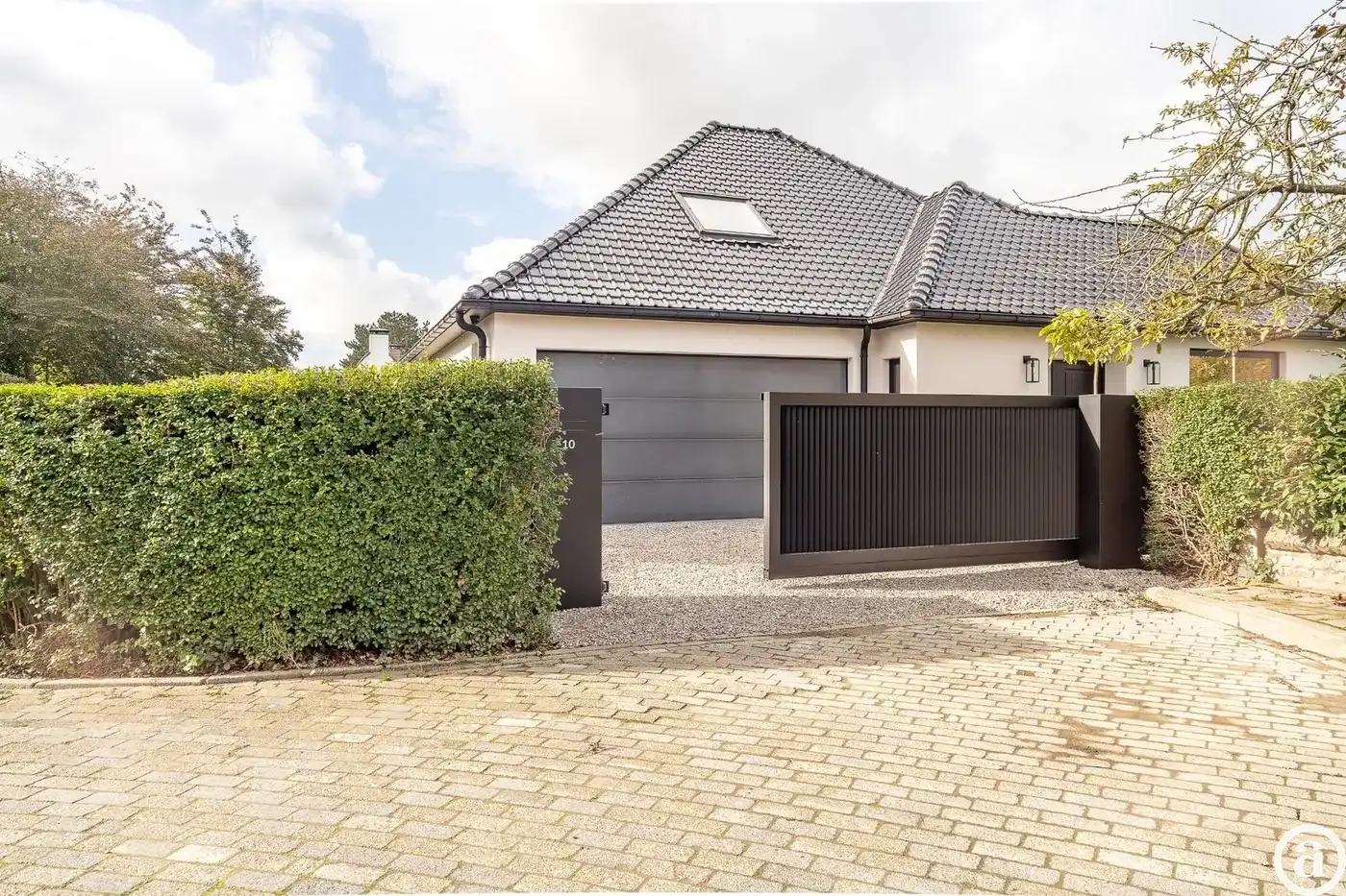 Gerenoveerde villa met 5 slaapkamers gelegen in een rustige residentiële omgeving  foto 34