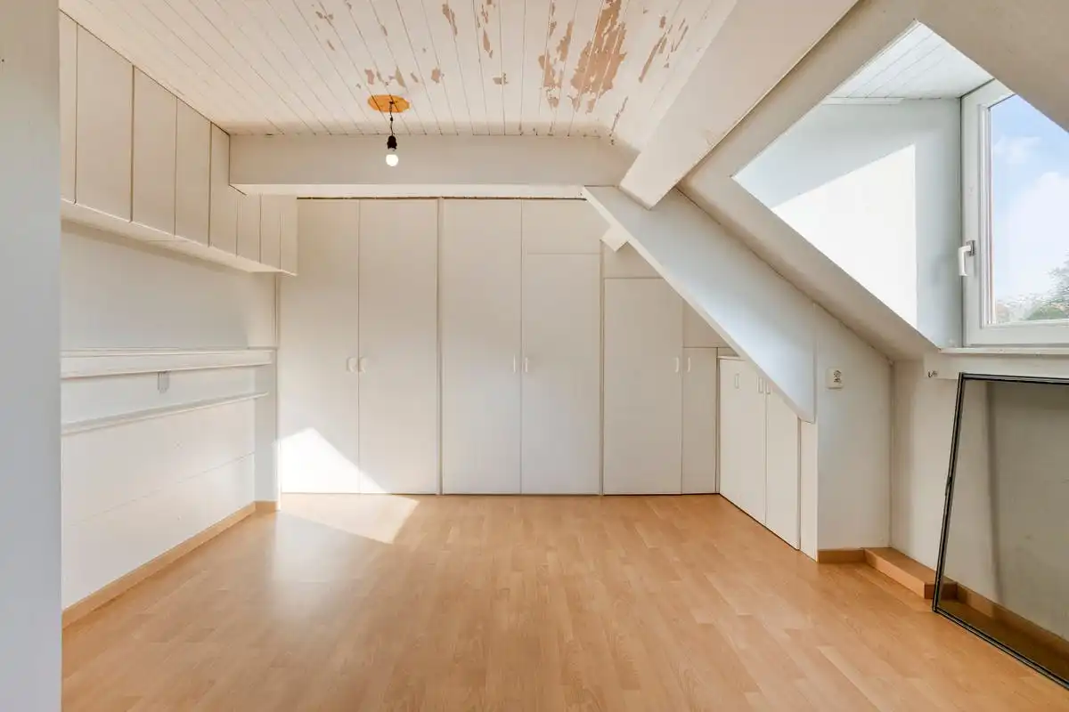 Te renoveren huis met 2 slk en tuin te koop in Wevelgem foto 8