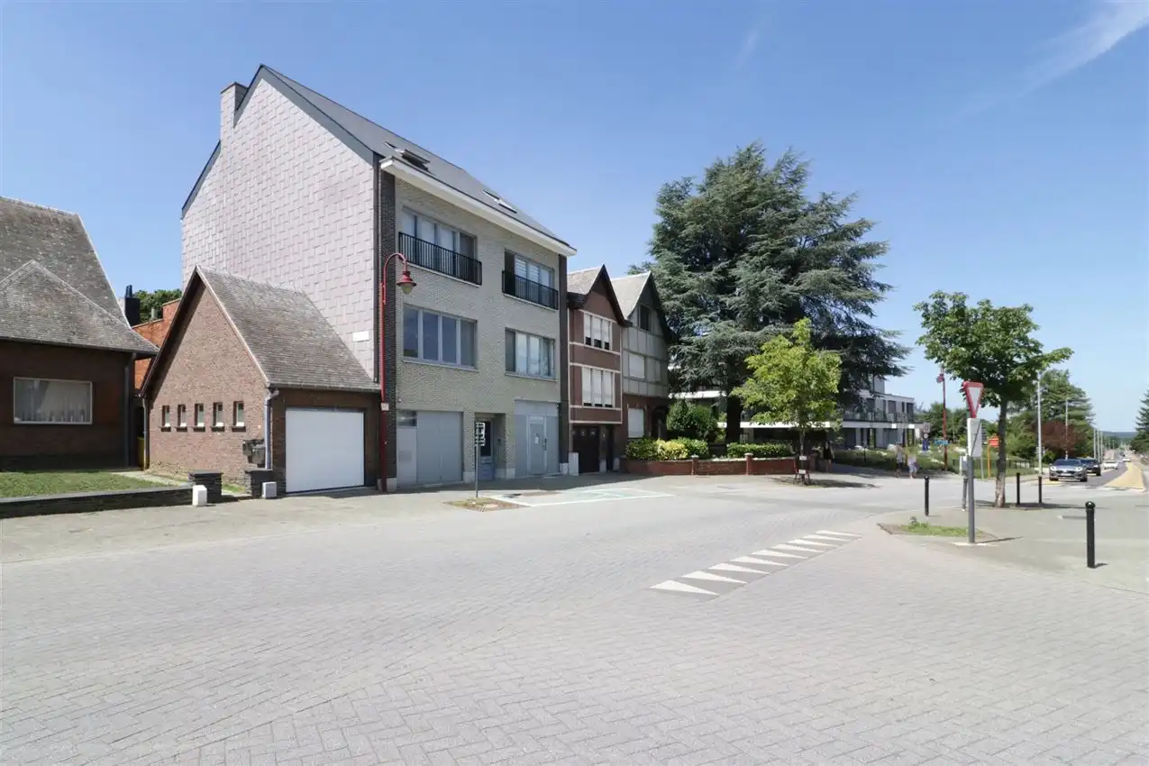 Opbrengsteigendom (handel & 4 app) op toplocatie foto 25