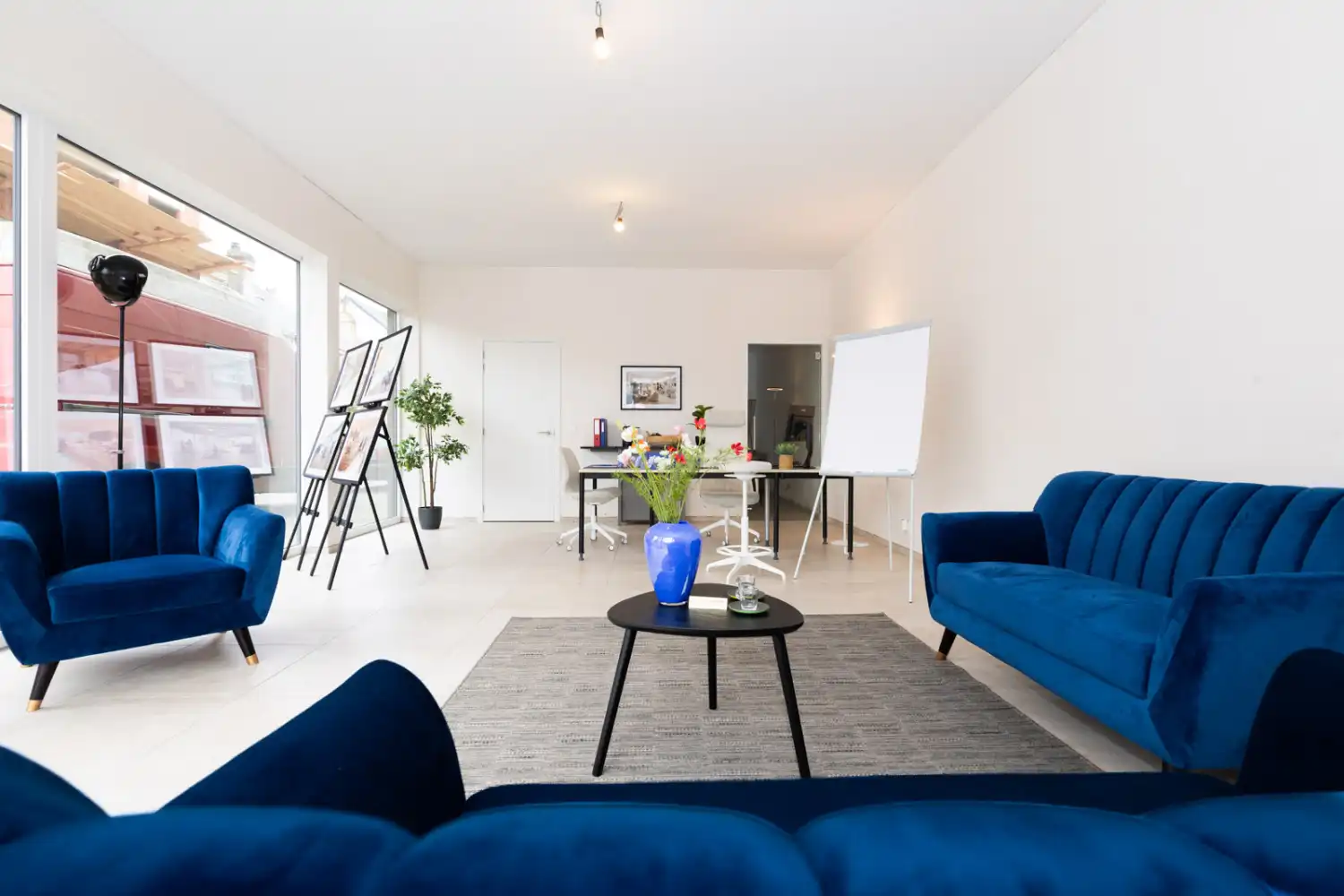 Instapklaar handelspand met vitrine op hoeklocatie – ideaal voor praktijk, kantoor, winkelruimte of investering (55 m²) foto 5