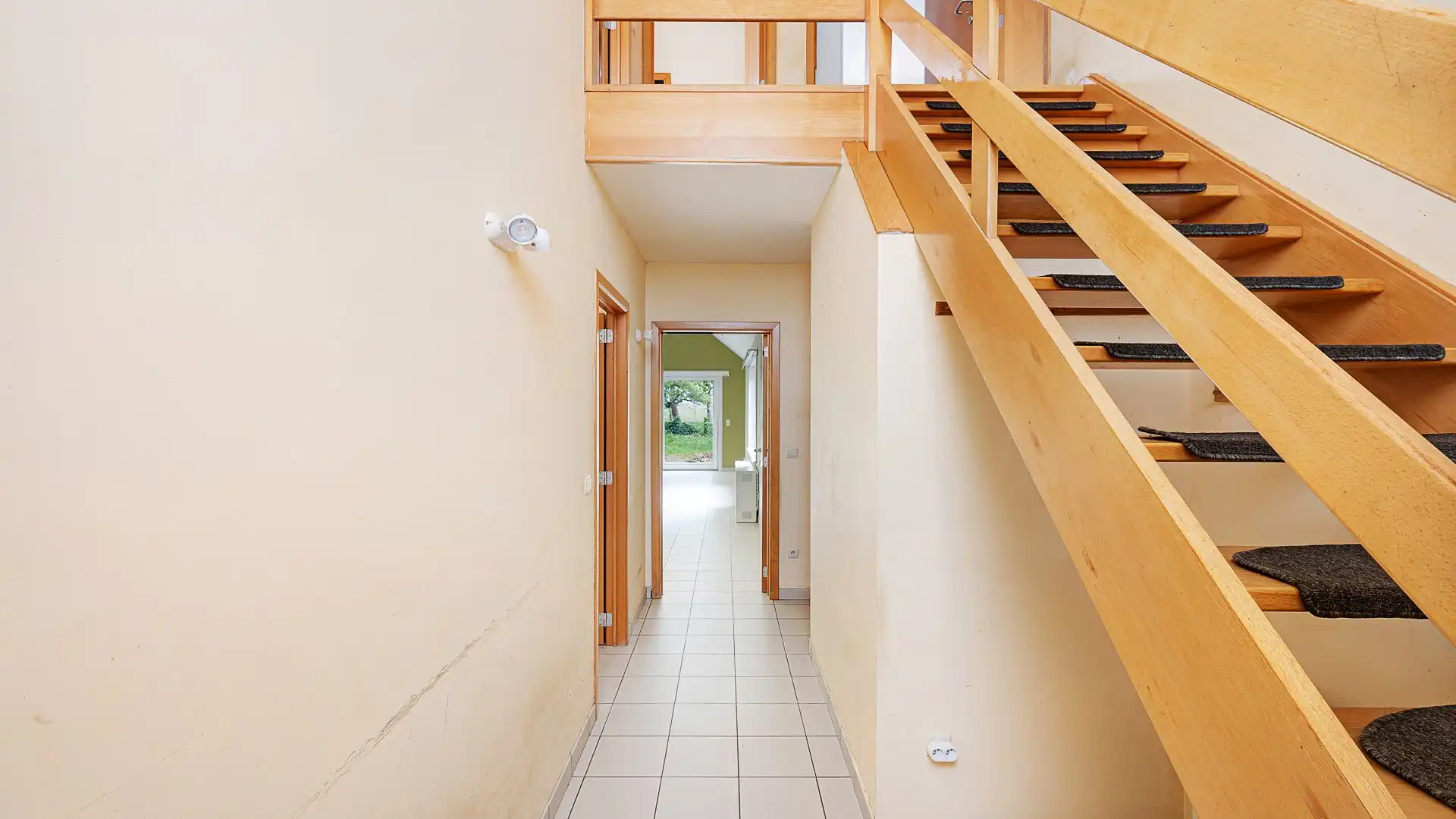 Woning met leuke tuin in het charmante Vlissegem foto 3