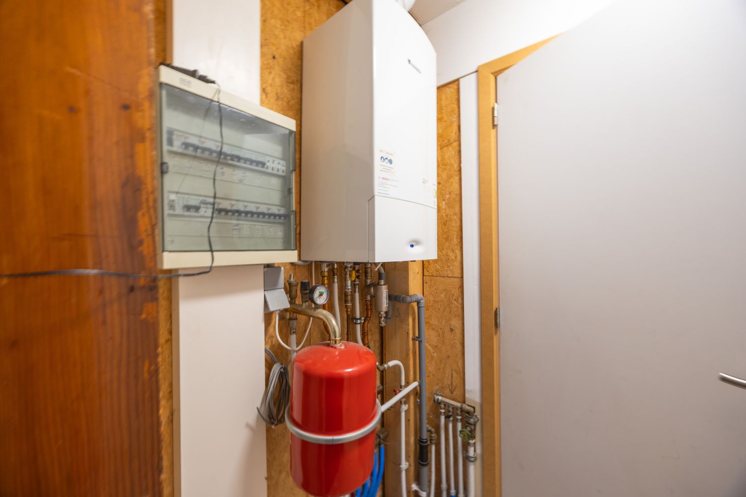 Ruime te renoveren woning met zonnige tuin en tal van mogelijkheden. foto 25
