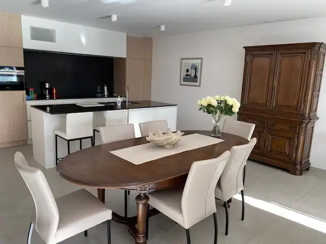 Ruim en instapklaar appartement met 3 slaapkamers, 2 terrassen en garage. foto 7