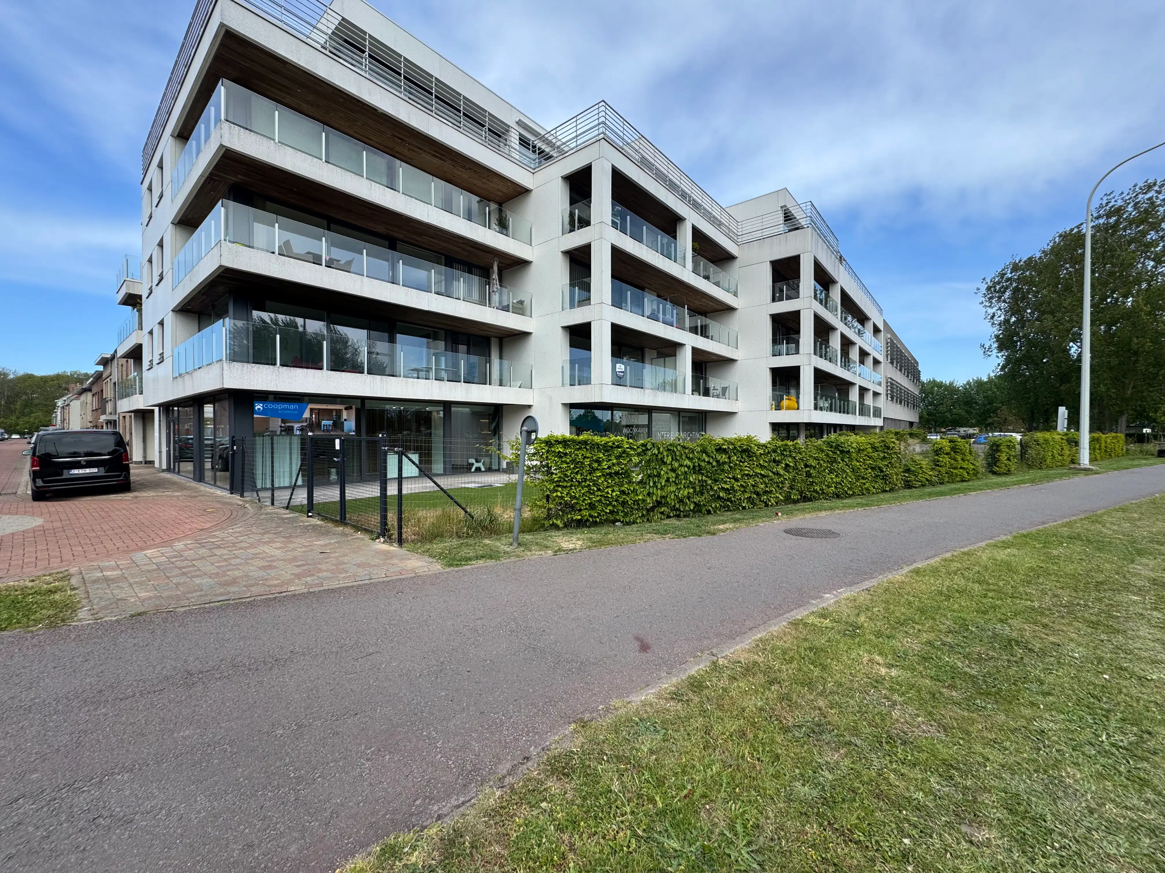 Lichtrijk gelijkvloers appartement met ruim terras foto 10