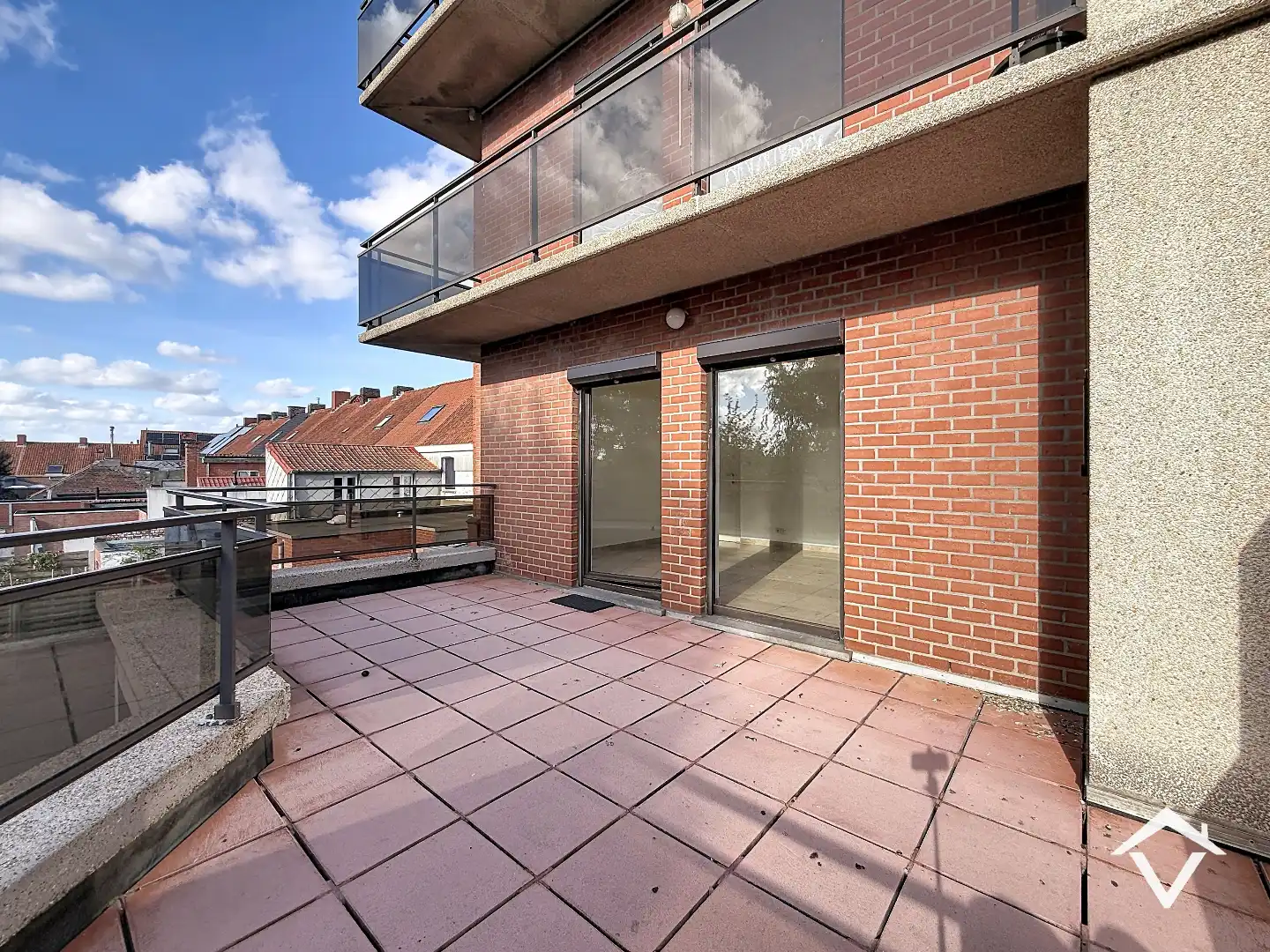 Instapklaar appartement met twee slaapkamers, twee terrassen en garage te Roeselare foto 17