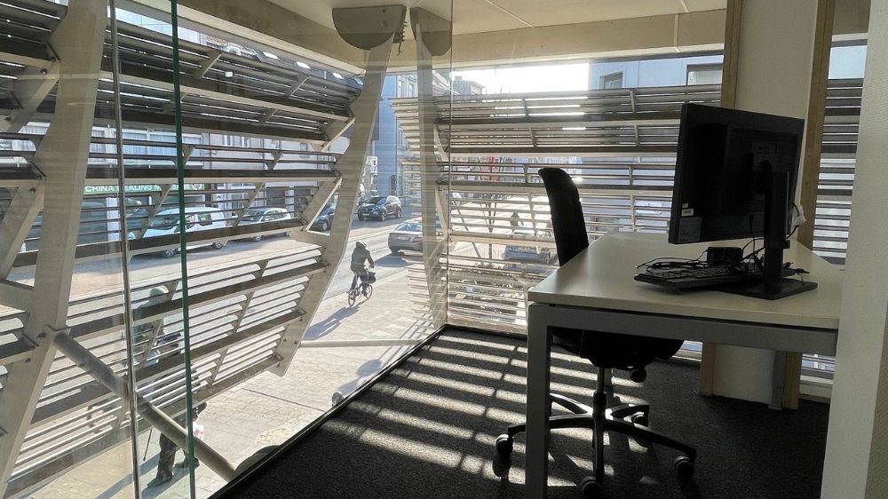 Instapklaar en polyvalent handelspand/kantoor te huur foto 21