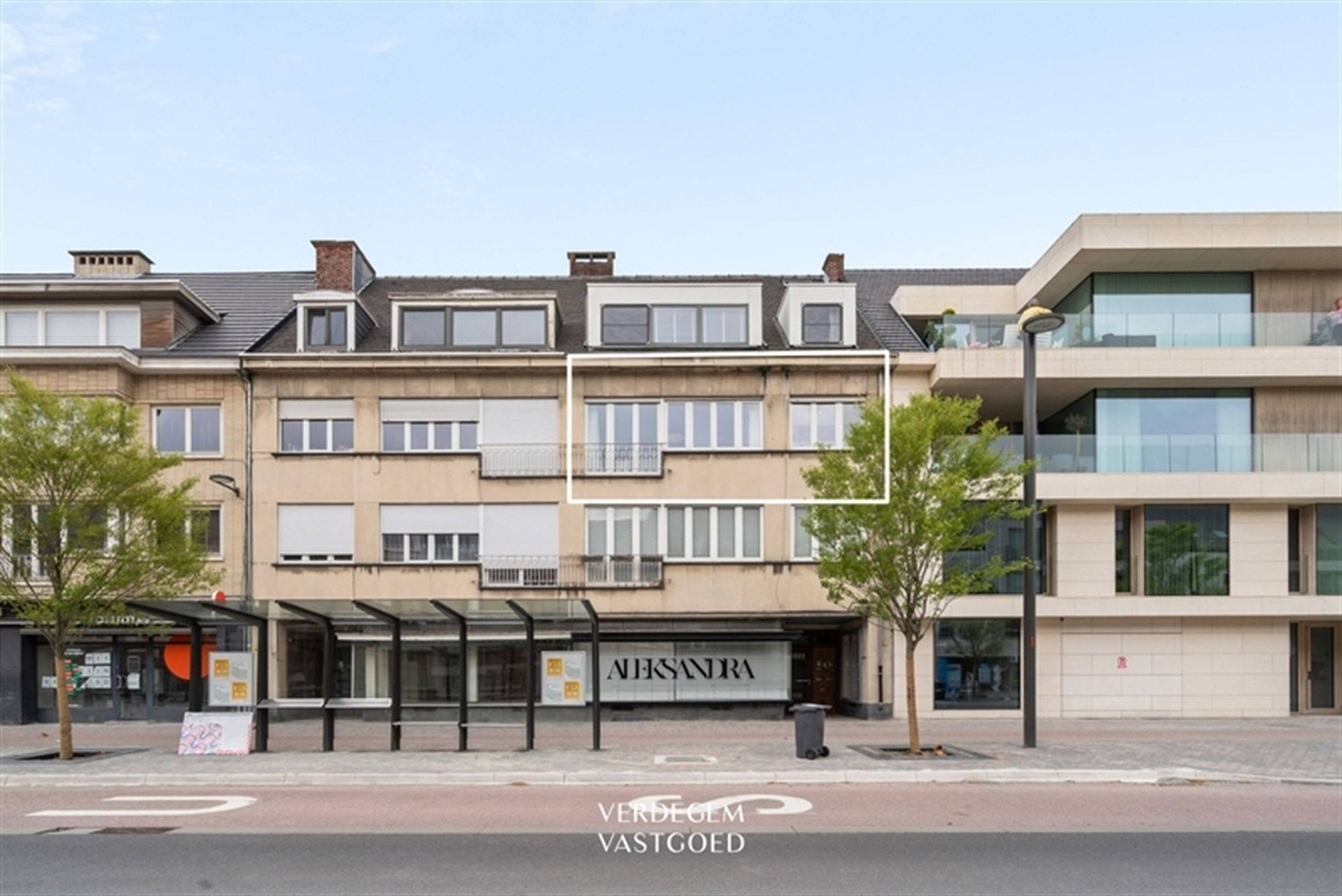 Goed gelegen appartement met 2 slaapkamers foto {{pictureIndex}}
