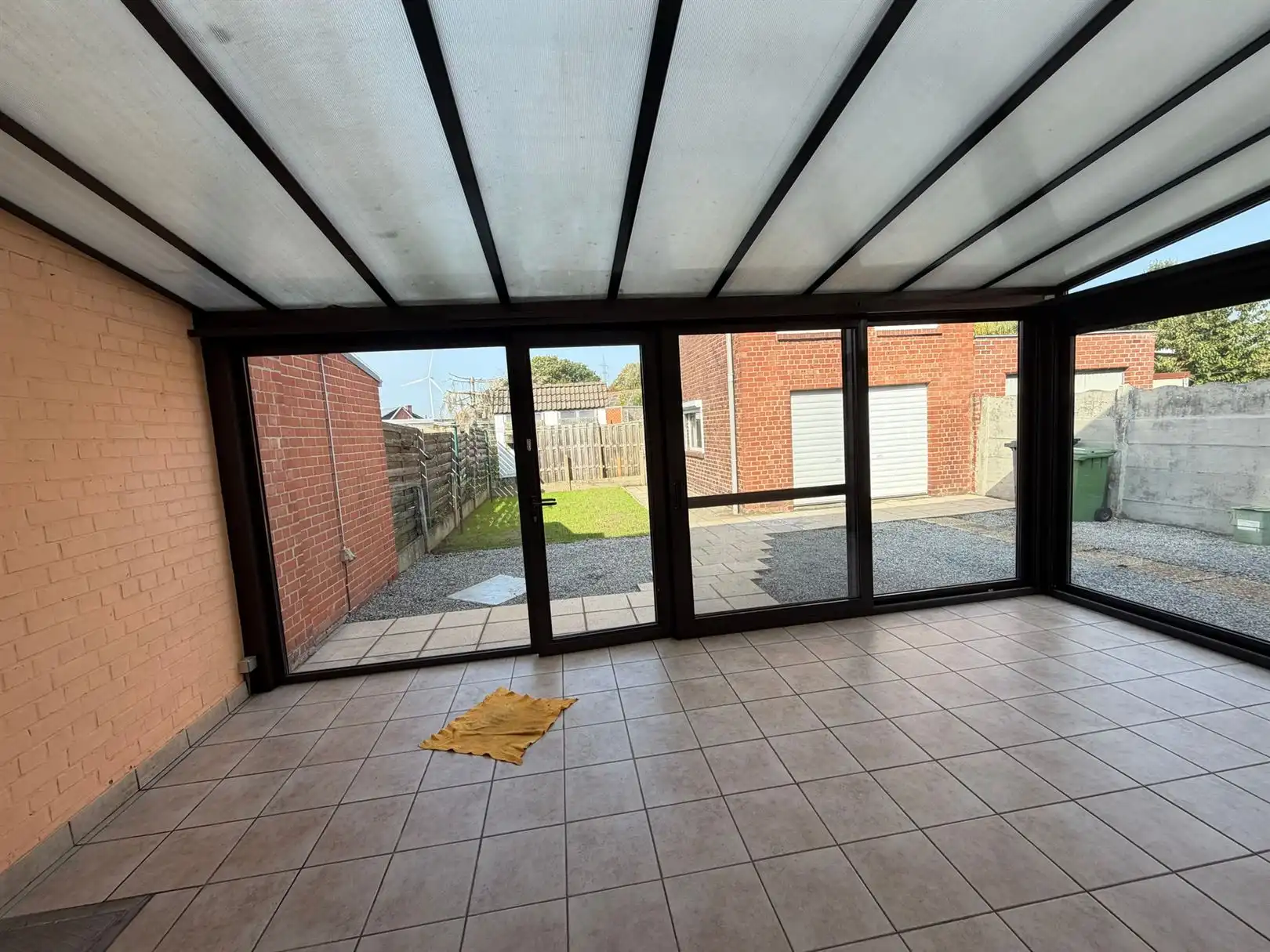 HOB met zonnige tuin en drie slaapkamers foto 6