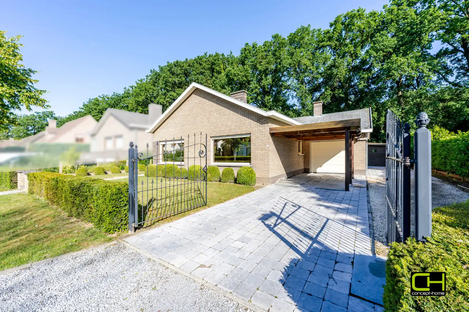 Knusse bungalow op een mooi perceel grond, rustig gelegen met zicht op groen. foto 2