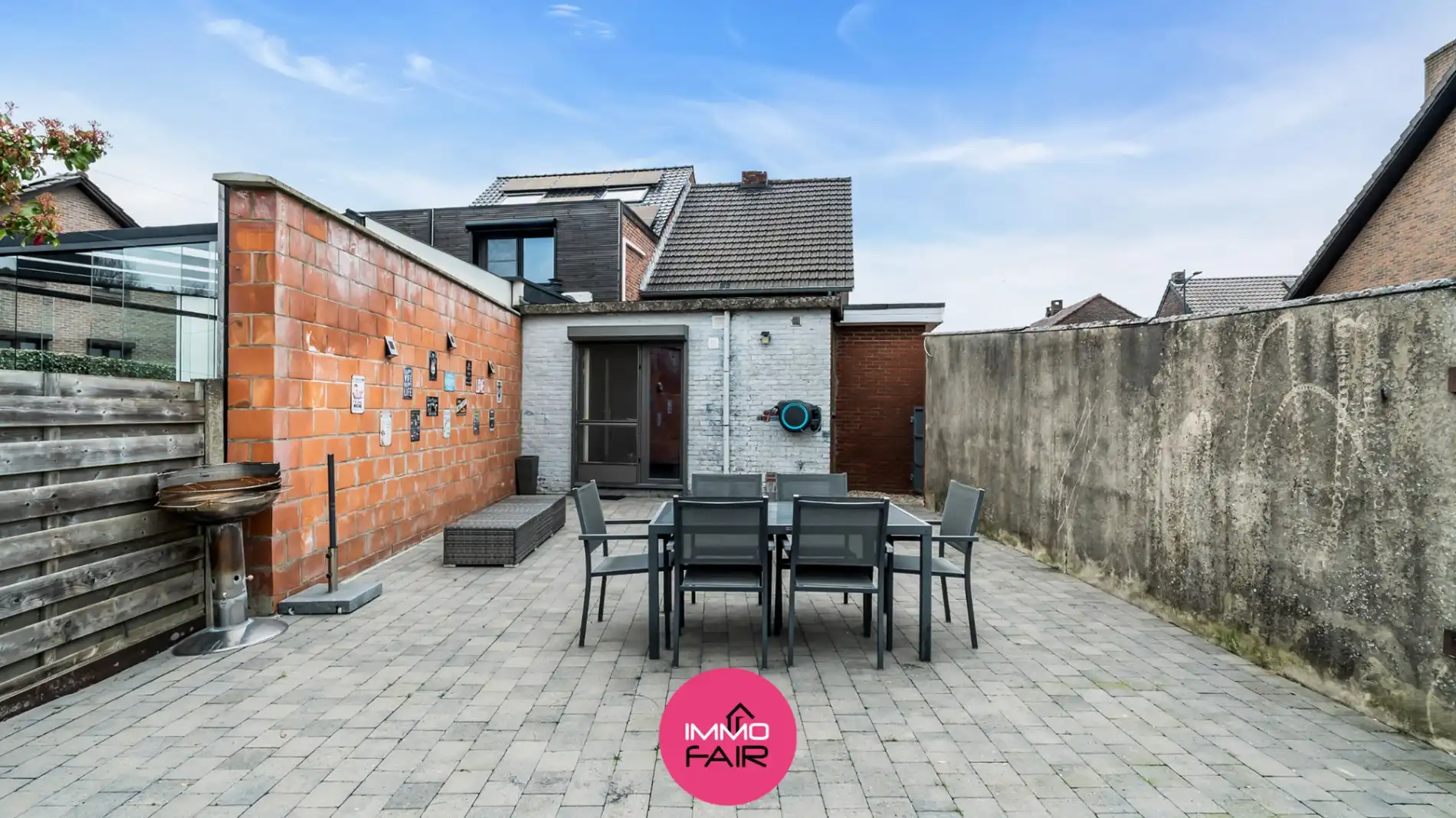 Knusse, betaalbare woning met dubbele garage in het geliefde Leut! foto 9