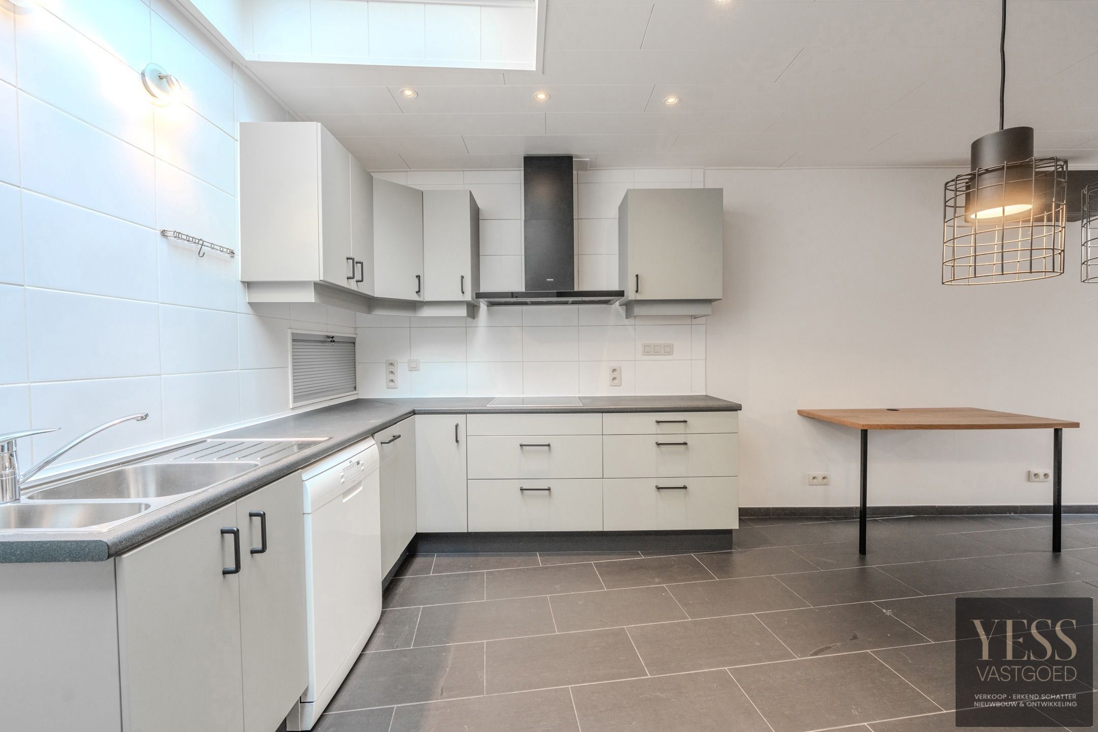 Instapklaar gelijkvloers appartement met terras/tuintje foto 9