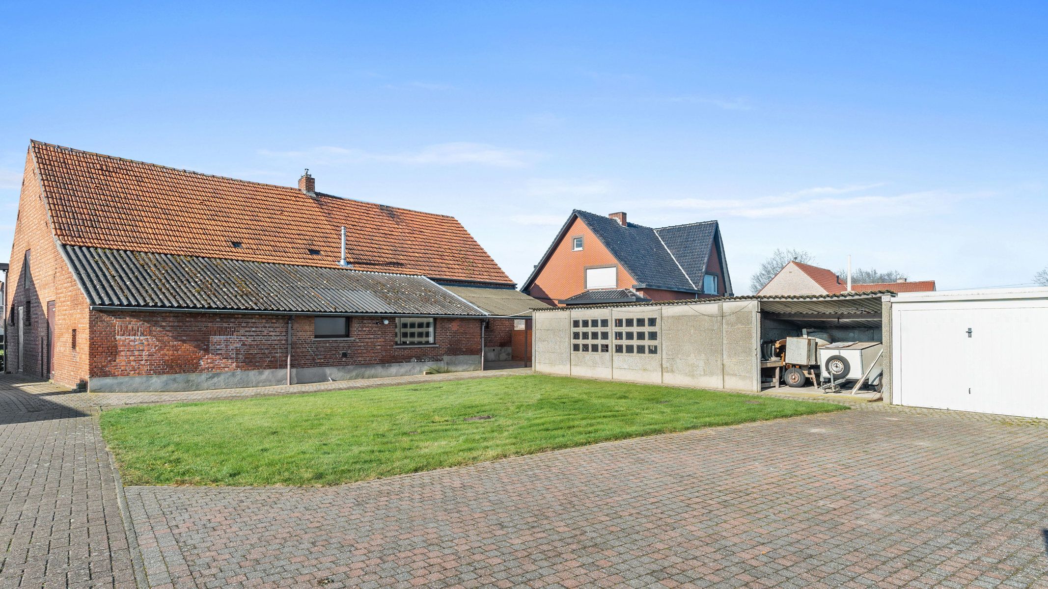 Te renoveren woning met vrij zicht over weilanden foto 27