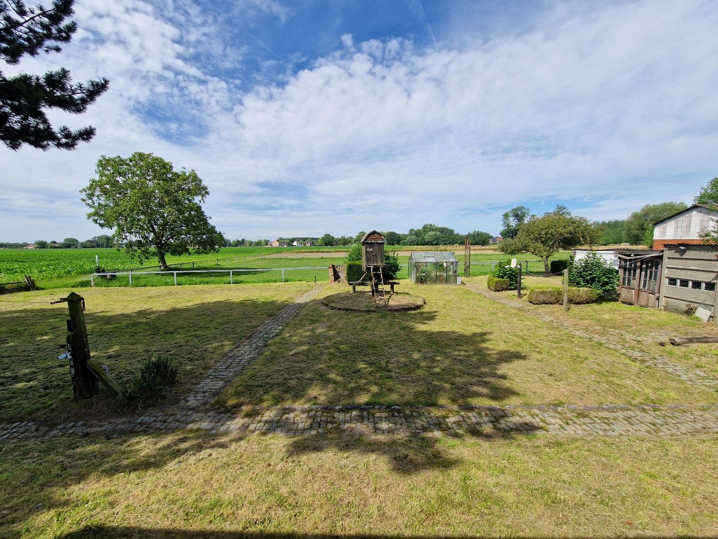 Landelijk en rustig gelegen ruime woning foto 27